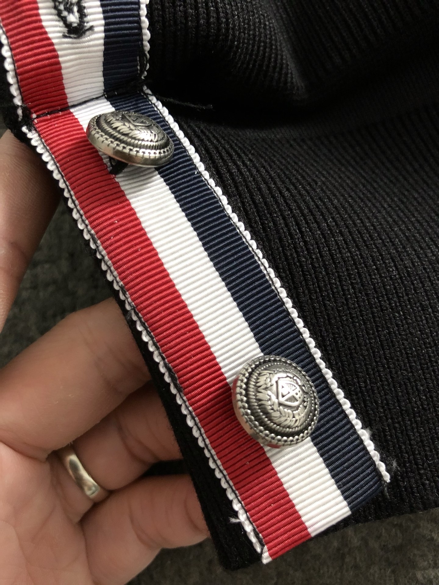 Tb*合身版型M-XXXL2025秋冬经典三杠针织羊毛纽扣外套，精致工艺专柜面料，顶级元素融合打造，3标