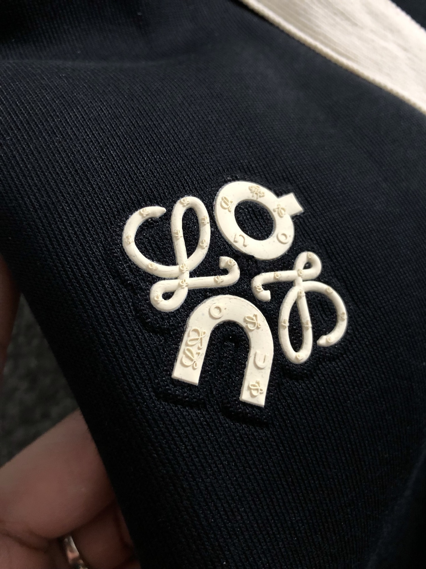 LOW*合身版型M-XXXL2025秋冬云柔系列织带融合立体胶印连帽外套，精致工艺专柜面料，顶级元素融合