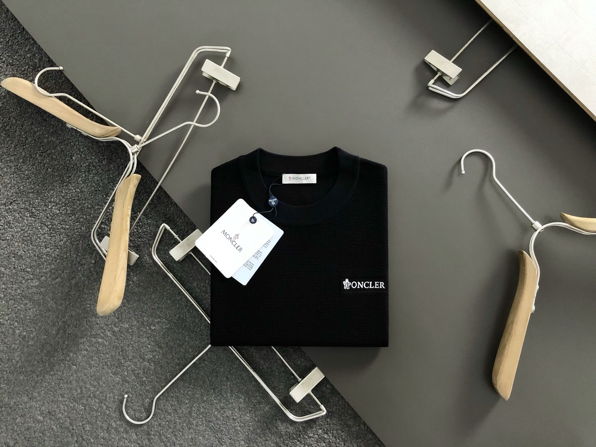 NO:515627,Mon* fitting style M-XXXL 2025 autumn and winter fashion versatile wool short sleeves, exquisite craftsmanship counter fabric, top-level elements fusion, classic short sleeves 3 specifications complete, trendy men's fashion, whether it is the comfort of the upper body or the incomparable existence 170-135(M) 175-(L) 178-160(XL) 180-170(XXL) 180-180(XXXL) your,,T-shirt,alexander wang19860909Mon*合身版型M-XXXL 2025秋冬时尚百搭羊毛短袖,精致工艺专柜面料,顶级元素融合打造,经典短袖3标齐全,潮男时尚,无论是上身舒适度还是都是无可比拟的存在 170-135(M) 175-(L) 178-160(XL)180-170(XXL) 180-180(XXXL) your,,T-shirt,alexander wang,Men's clothing