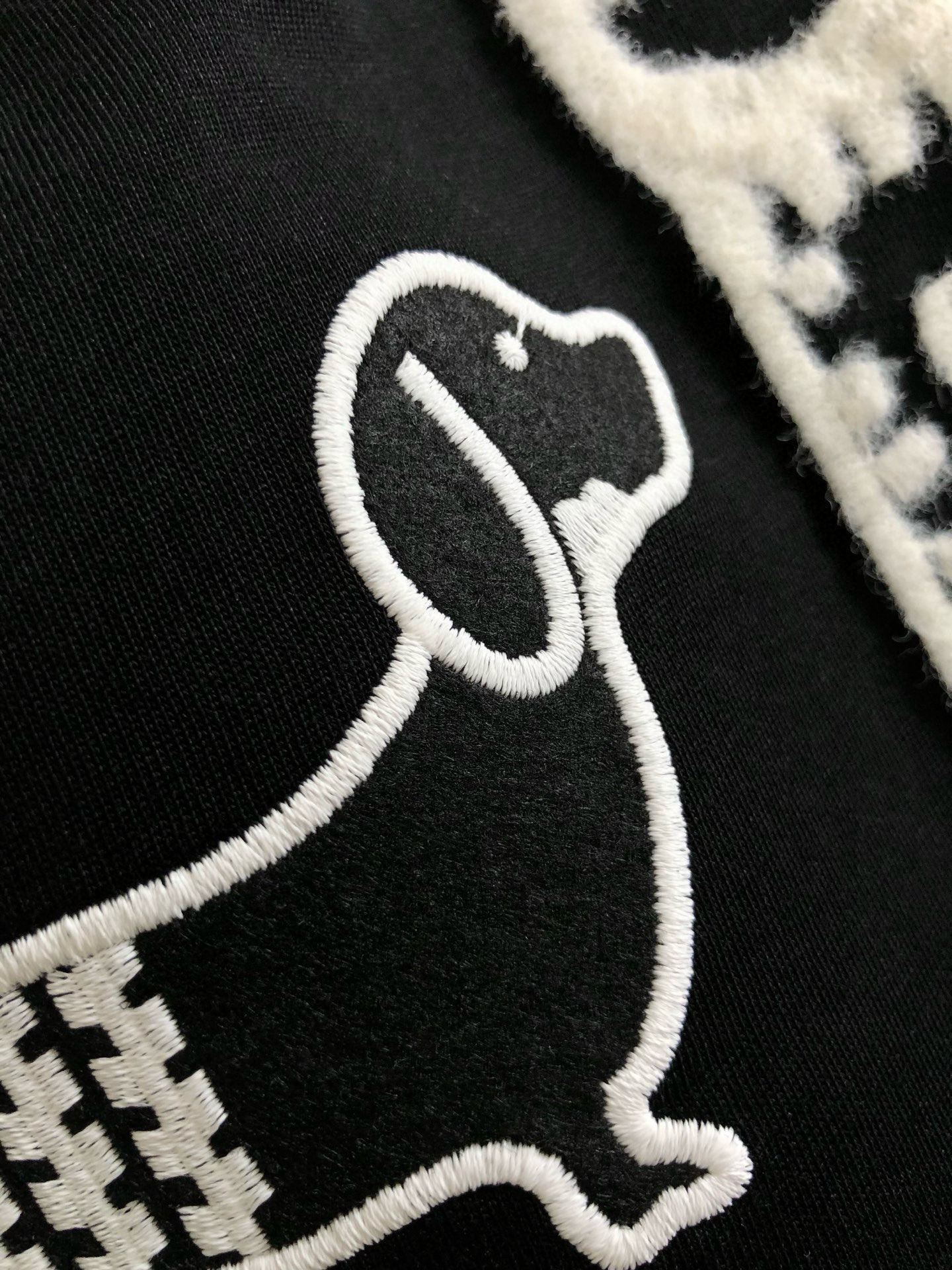 Tb*合身版型M-XXXL25SS最新字母刺绣融合后幅卡通小狗百搭短袖，最顶级的品质专柜原单短袖，顶级制