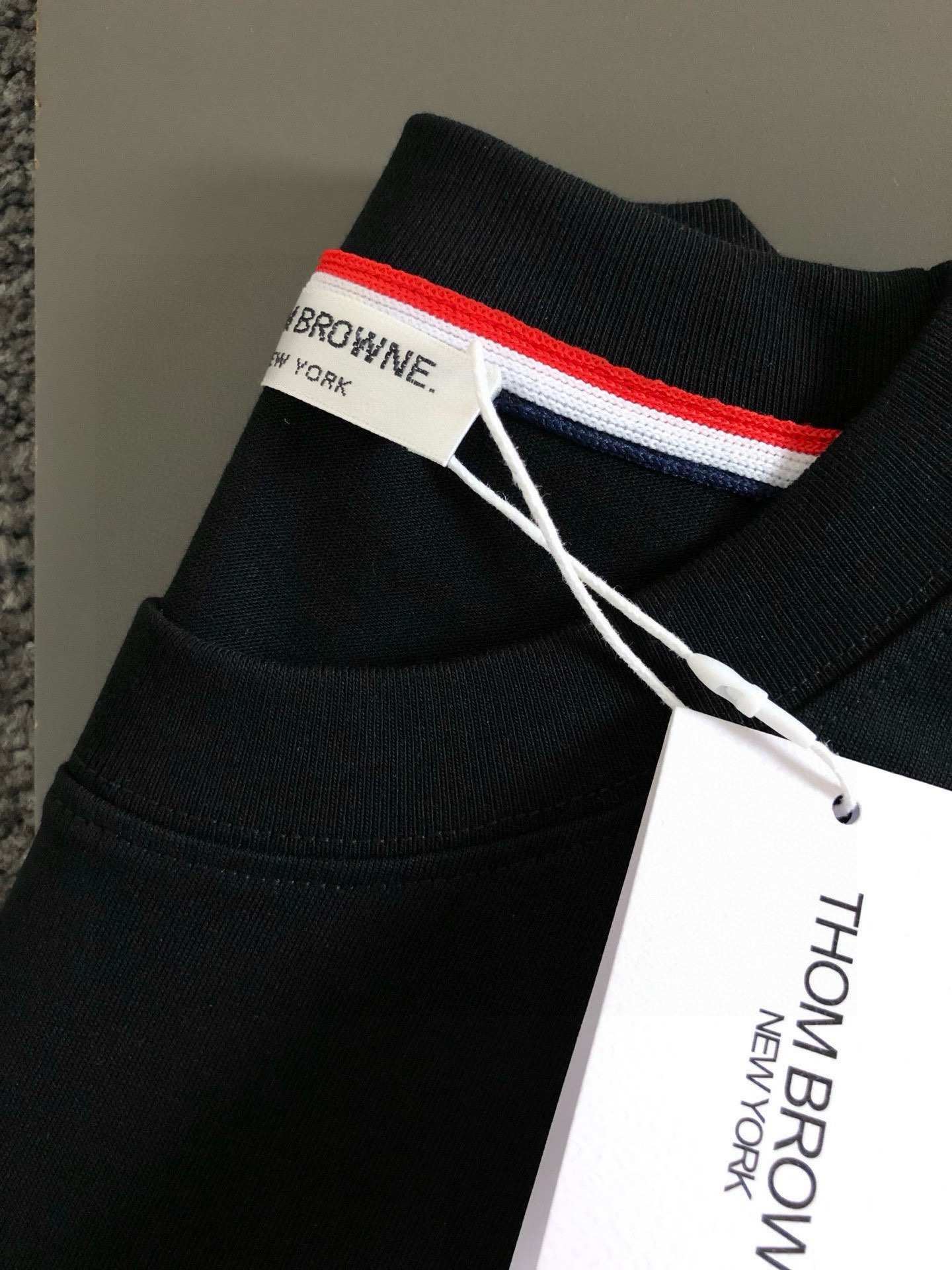 Tb*合身版型M-XXXL25SS最新字母刺绣融合后幅卡通小狗百搭短袖，最顶级的品质专柜原单短袖，顶级制