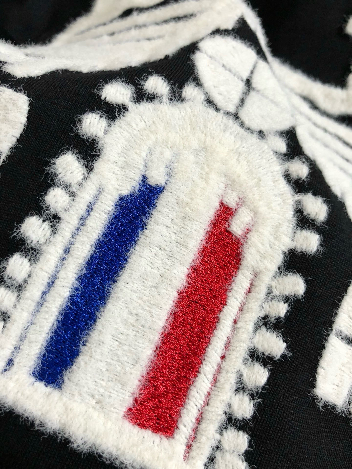 Tb*合身版型M-XXXL25SS最新字母刺绣融合后幅卡通小狗百搭短袖，最顶级的品质专柜原单短袖，顶级制