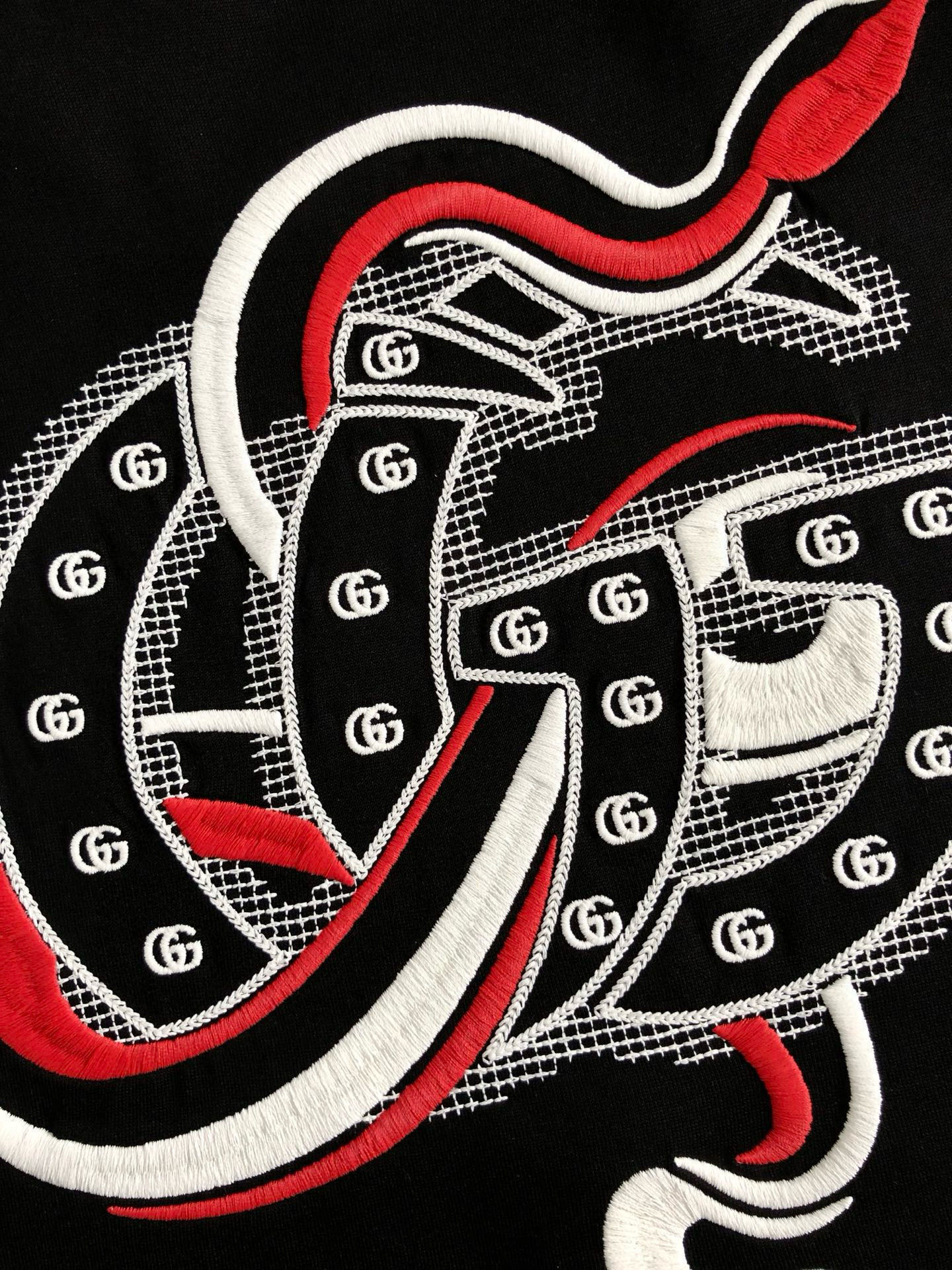 Gucc*微宽版型M-XXXL25春夏顶级重工刺绣蛇年元素贴布珠片融合重磅潮流短袖，精致工艺专柜面料，顶