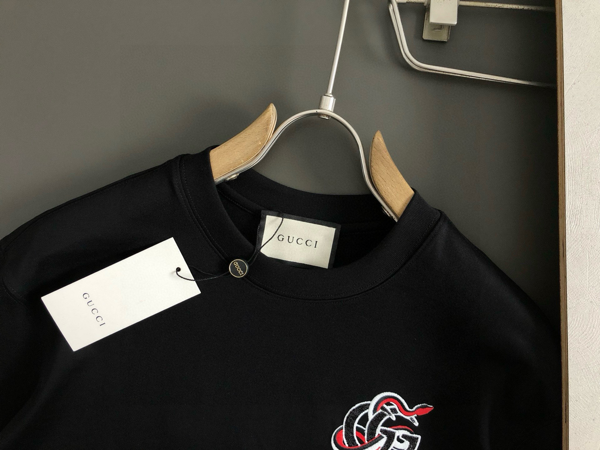 Gucc*微宽版型M-XXXL25春夏顶级重工刺绣蛇年元素贴布珠片融合重磅潮流短袖，精致工艺专柜面料，顶