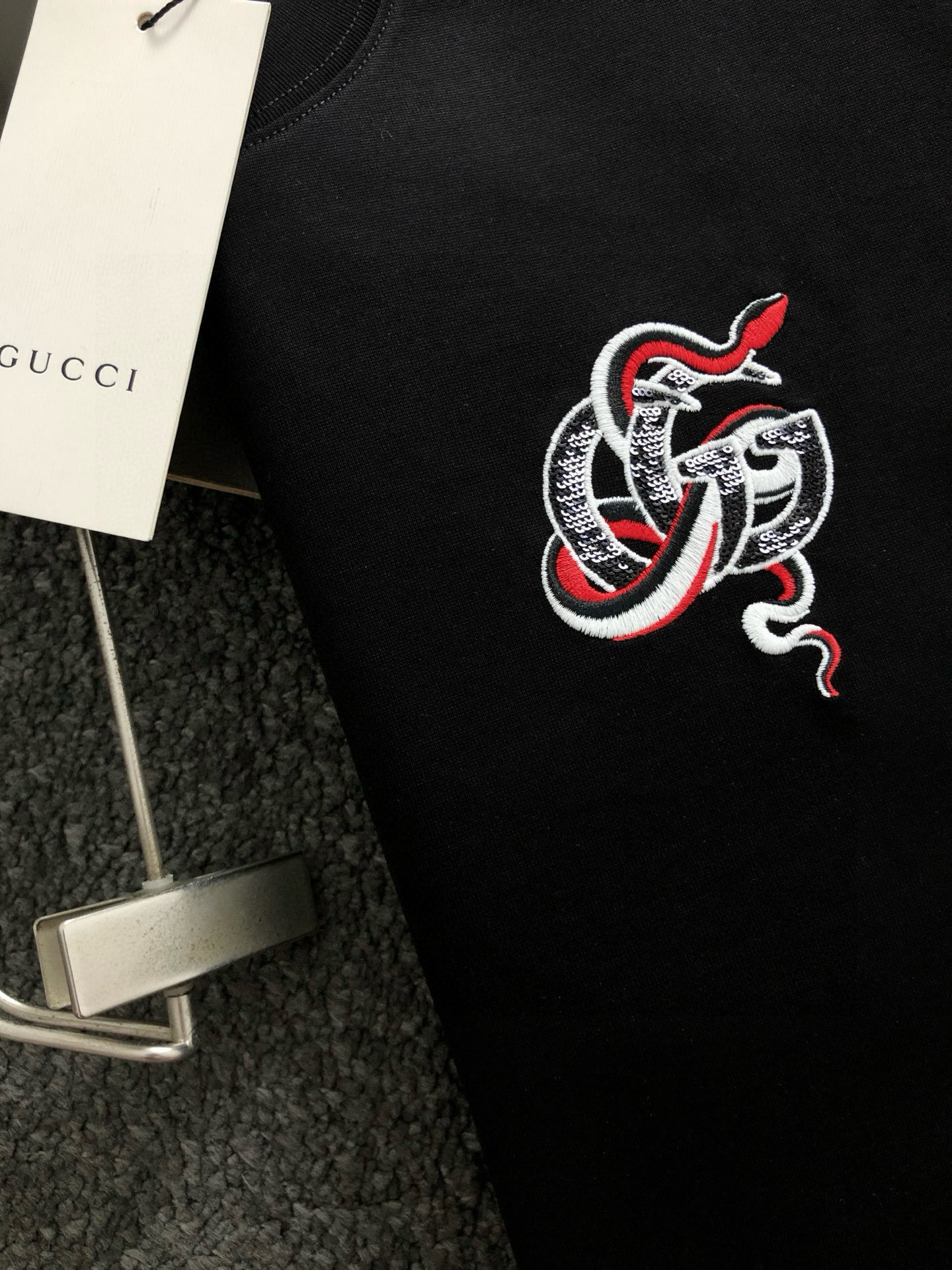 Gucc*微宽版型M-XXXL25春夏顶级重工刺绣蛇年元素贴布珠片融合重磅潮流短袖，精致工艺专柜面料，顶