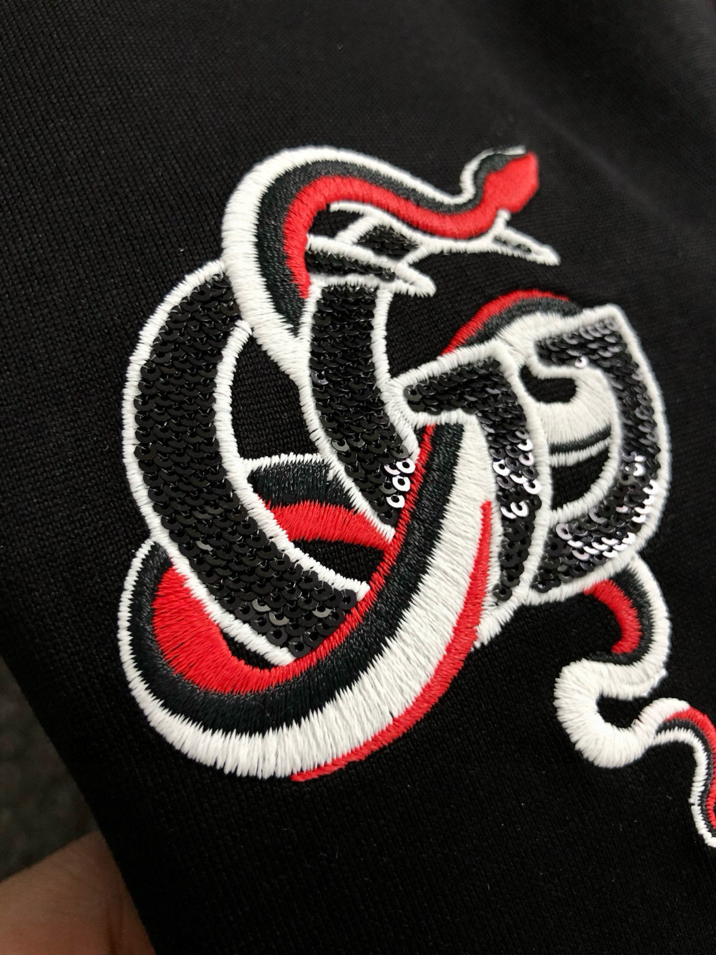 Gucc*微宽版型M-XXXL25春夏顶级重工刺绣蛇年元素贴布珠片融合重磅潮流短袖，精致工艺专柜面料，顶