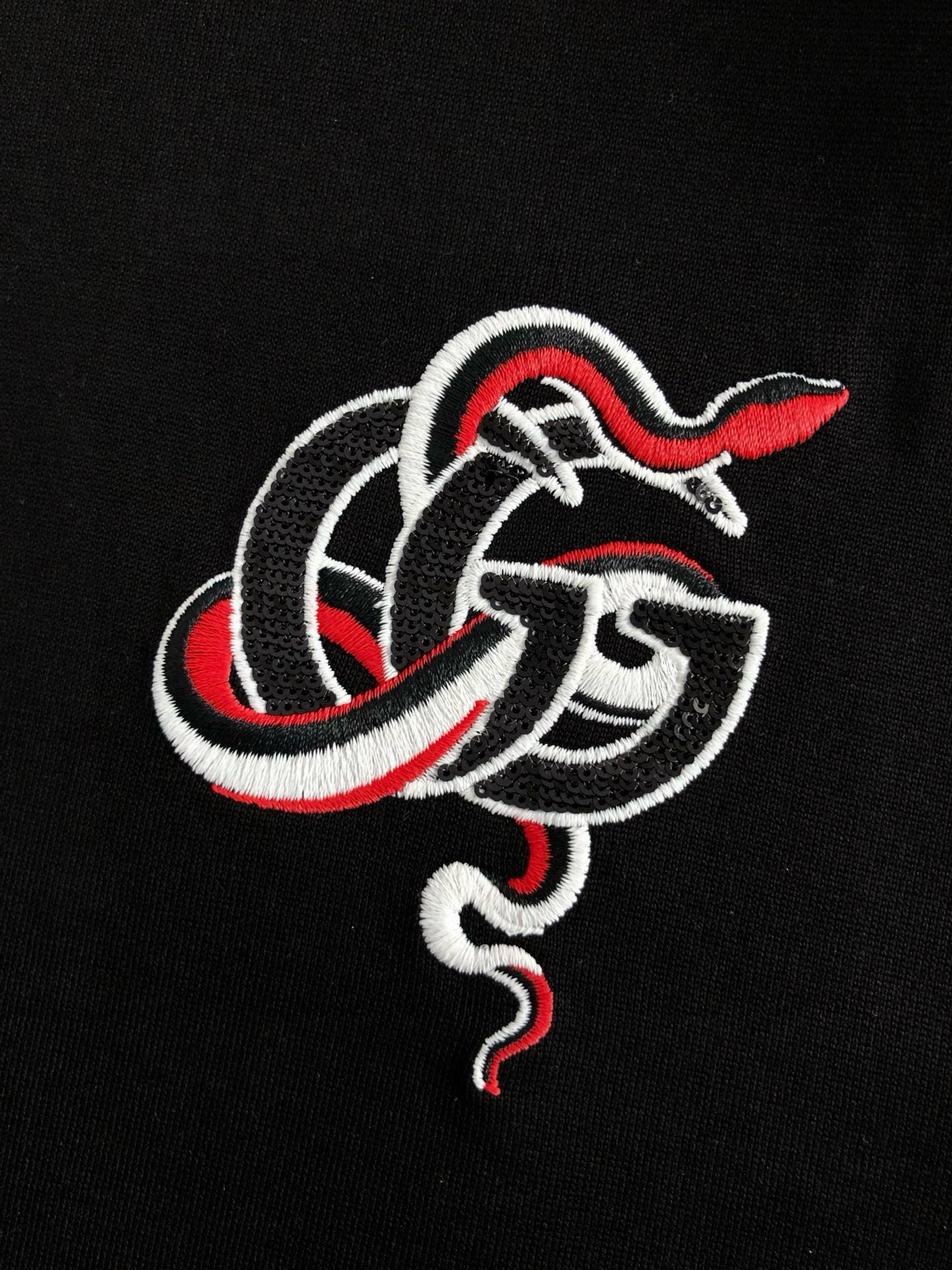 Gucc*微宽版型M-XXXL25春夏顶级重工刺绣蛇年元素贴布珠片融合重磅潮流短袖，精致工艺专柜面料，顶