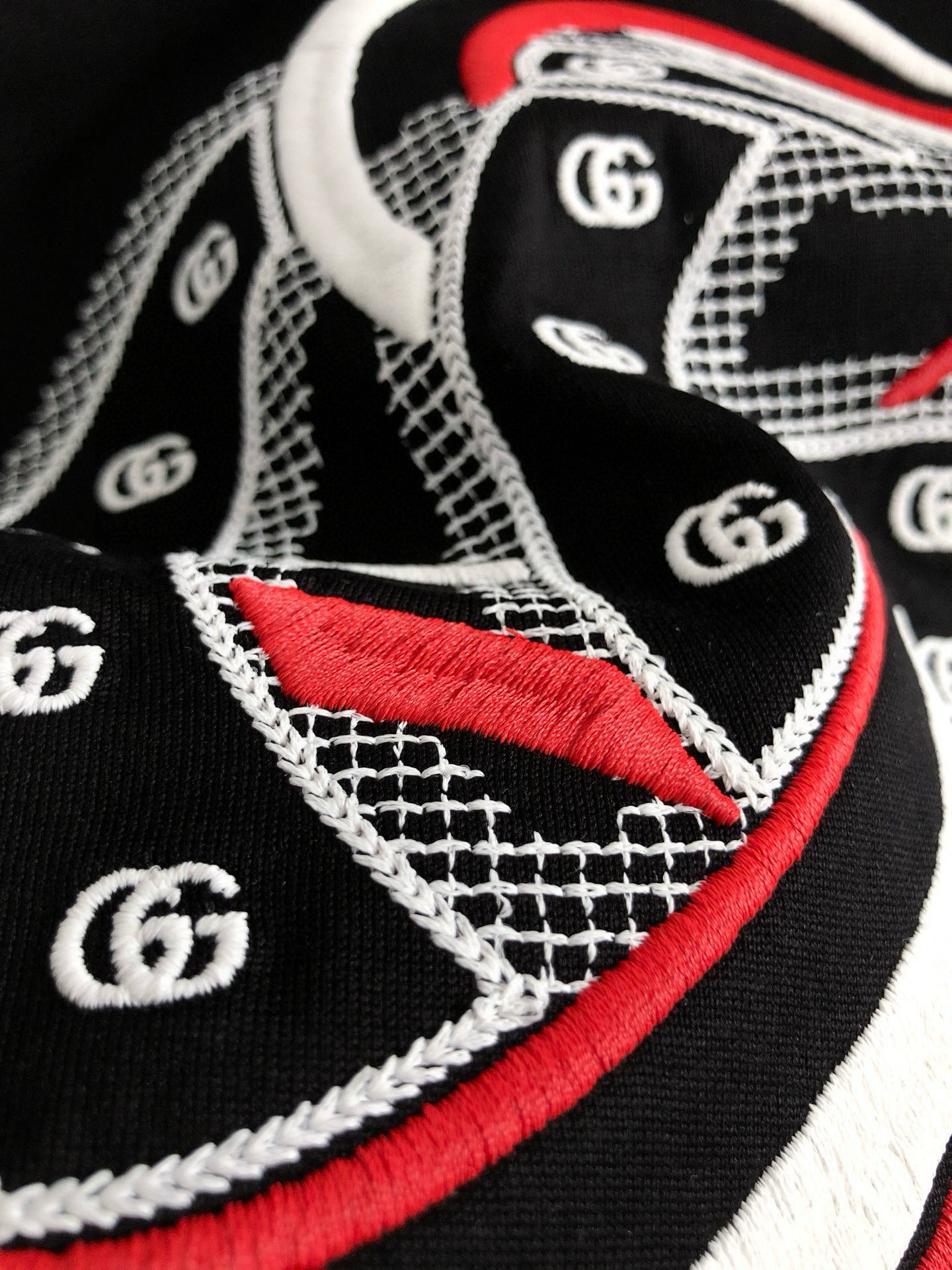 Gucc*微宽版型M-XXXL25春夏顶级重工刺绣蛇年元素贴布珠片融合重磅潮流短袖，精致工艺专柜面料，顶