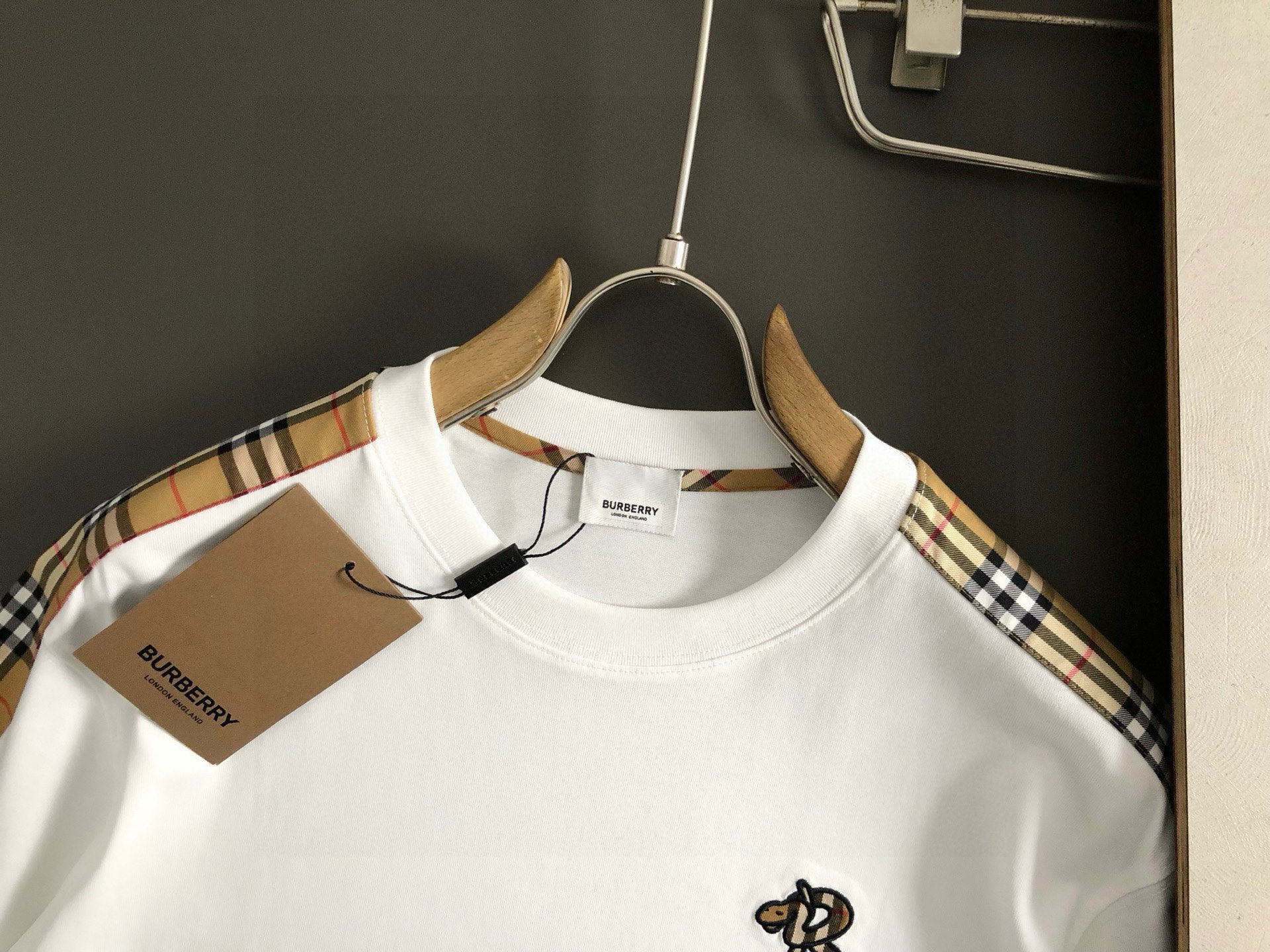 BBR*合身版型M-XXXL25春夏顶级黑色蛇年专属logo 格纹拼接字母绣花重磅经典短袖，精致工艺专柜