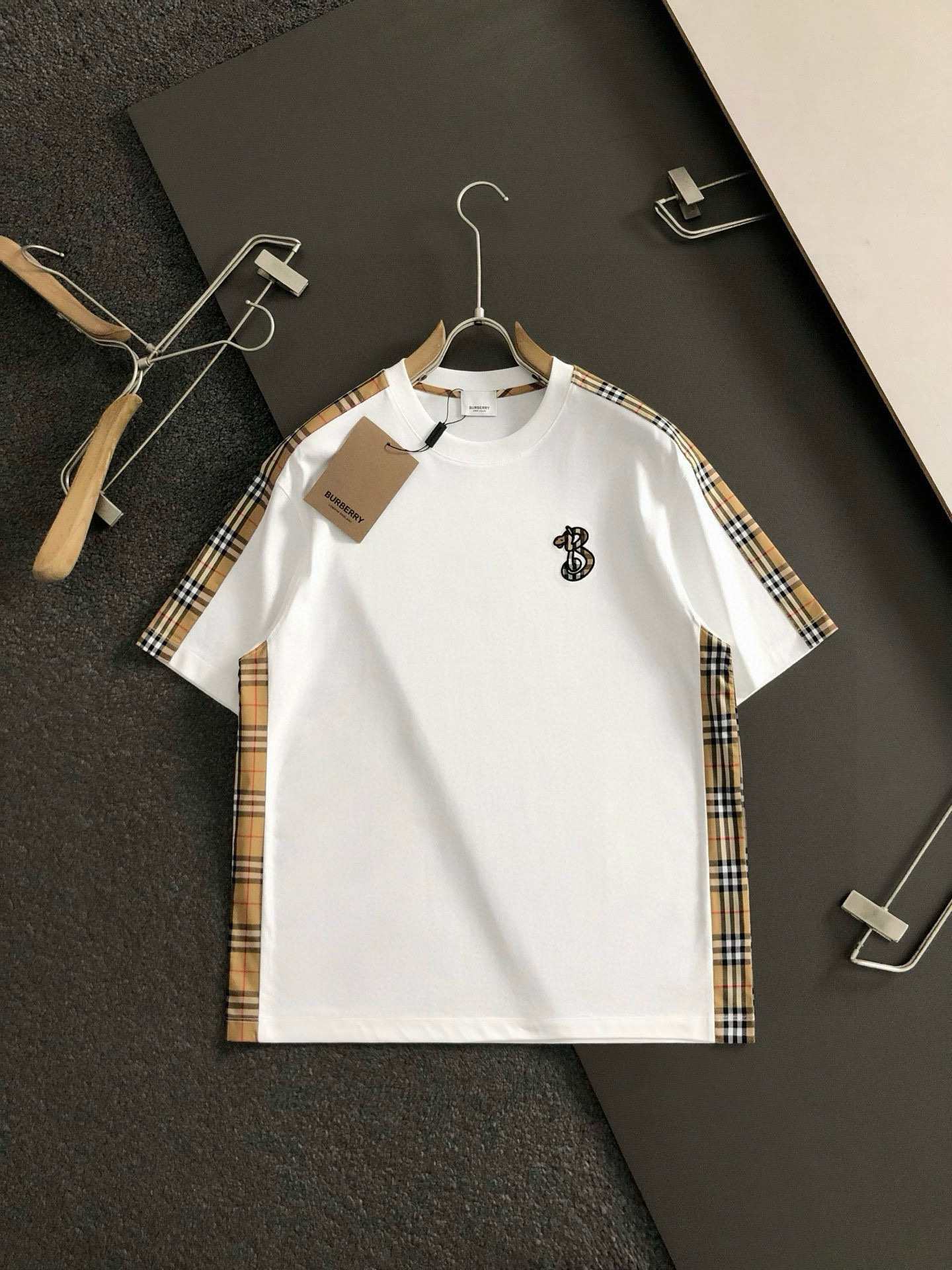 BBR*合身版型M-XXXL25春夏顶级黑色蛇年专属logo 格纹拼接字母绣花重磅经典短袖，精致工艺专柜