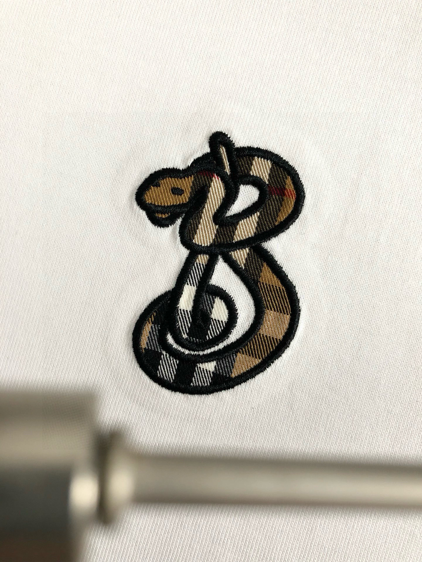 BBR*合身版型M-XXXL25春夏顶级黑色蛇年专属logo 格纹拼接字母绣花重磅经典短袖，精致工艺专柜