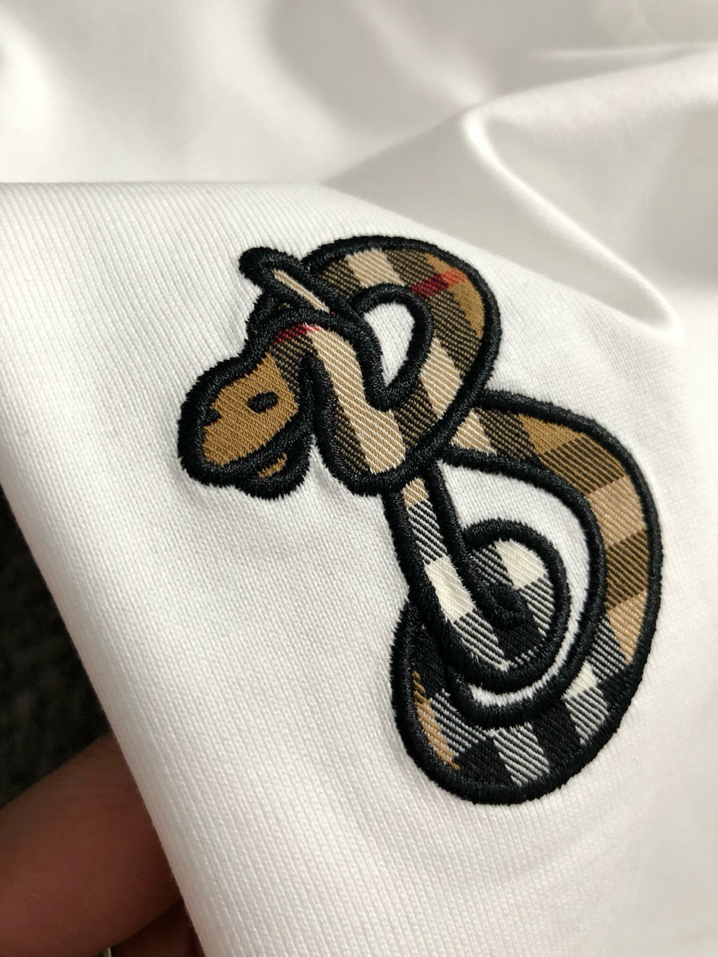 BBR*合身版型M-XXXL25春夏顶级黑色蛇年专属logo 格纹拼接字母绣花重磅经典短袖，精致工艺专柜