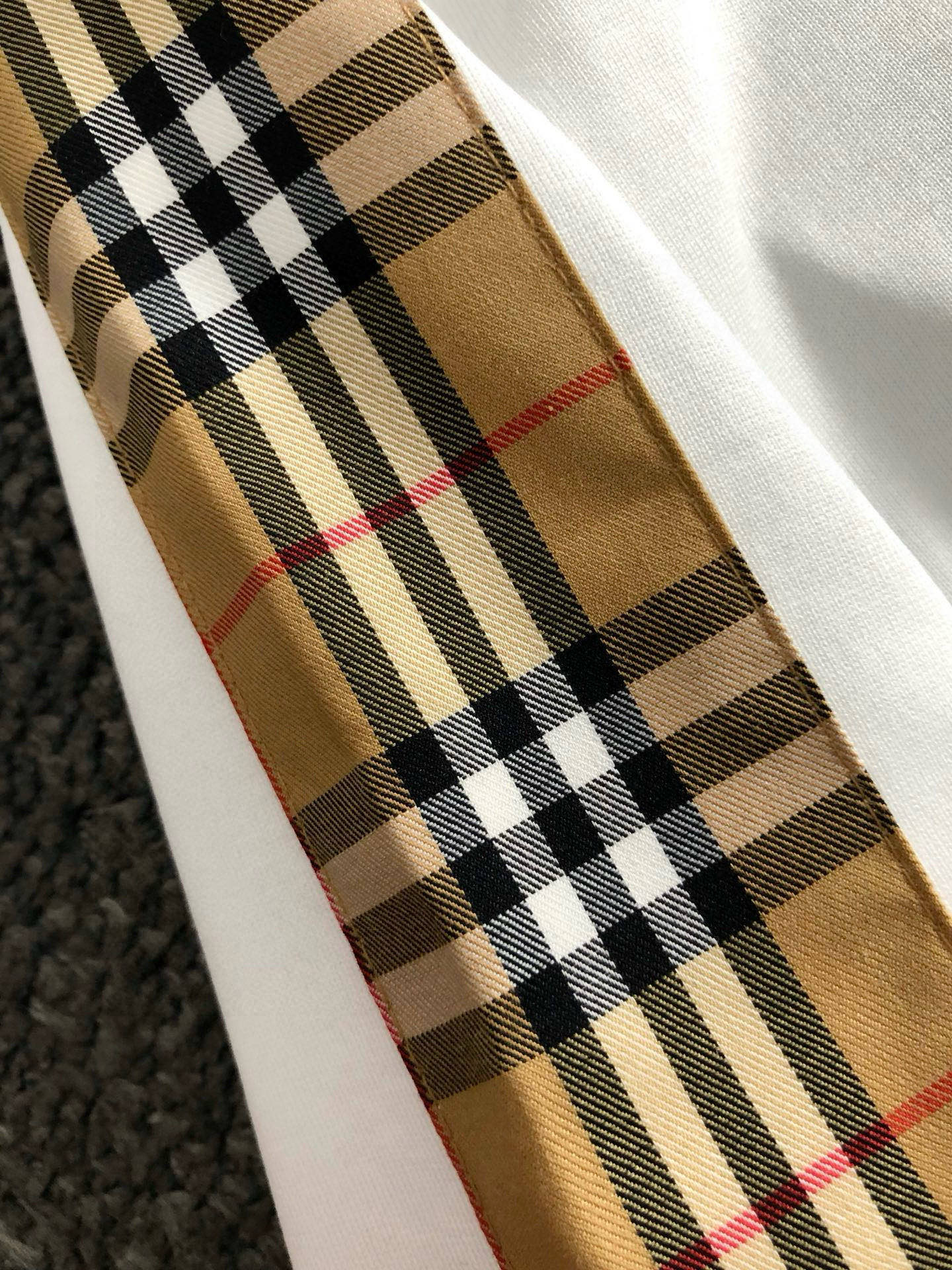 BBR*合身版型M-XXXL25春夏顶级黑色蛇年专属logo 格纹拼接字母绣花重磅经典短袖，精致工艺专柜