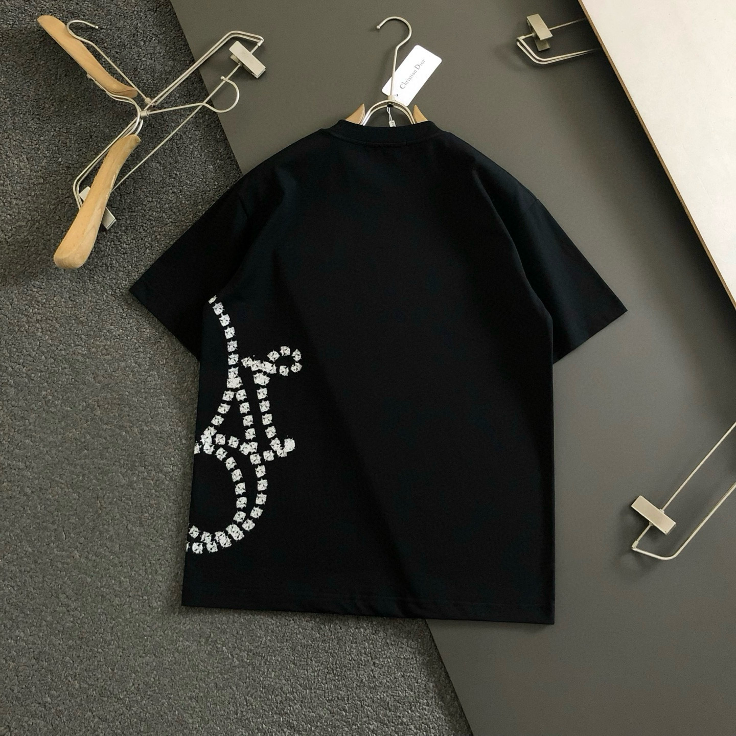 Dir*合身版型S-Xl2025秋款顶级进口私货，高端字母刺绣潮牌短袖，专柜款时尚不失奢华 品质毋庸置疑