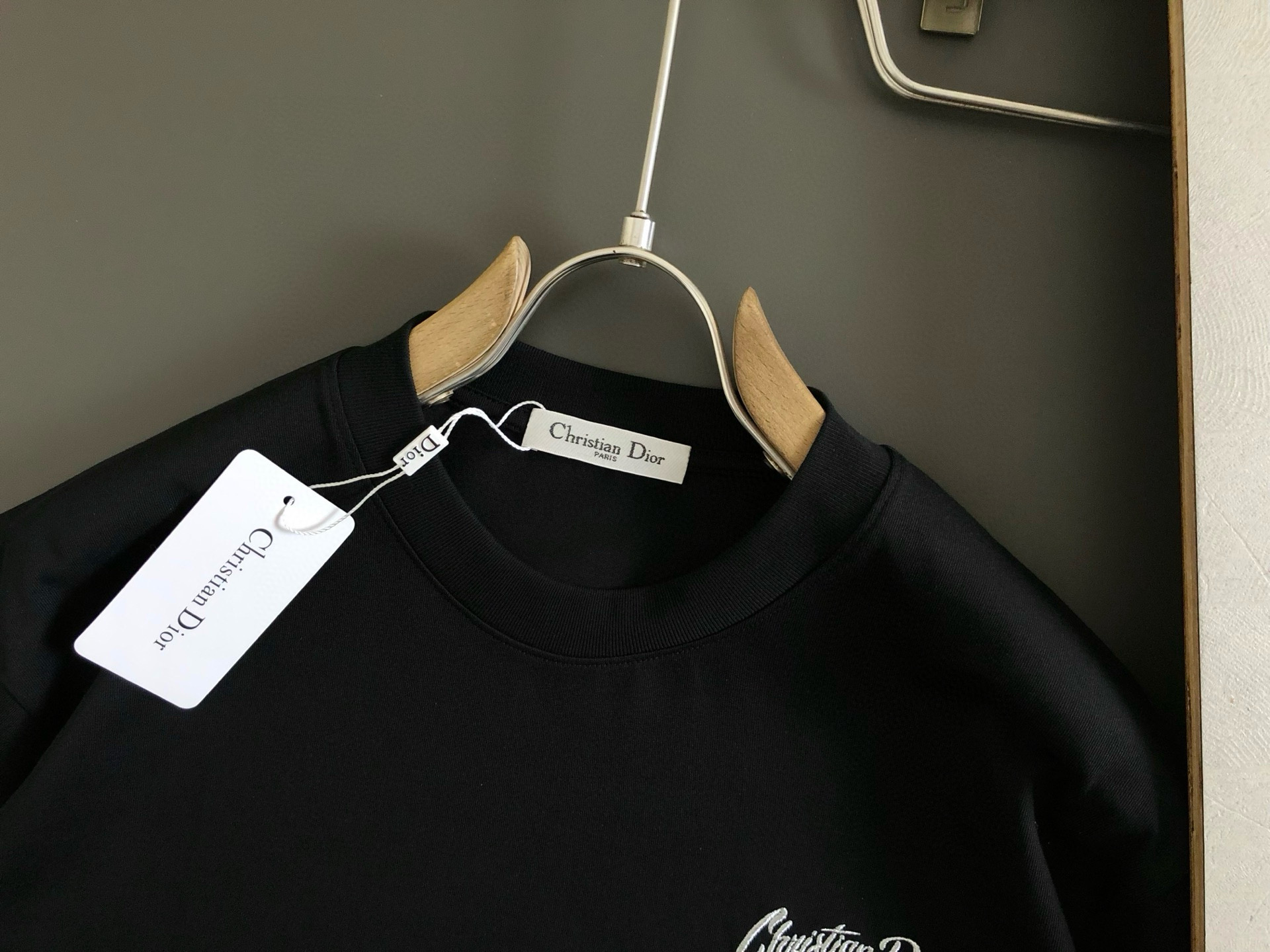 Dir*合身版型S-Xl2025秋款顶级进口私货，高端字母刺绣潮牌短袖，专柜款时尚不失奢华 品质毋庸置疑