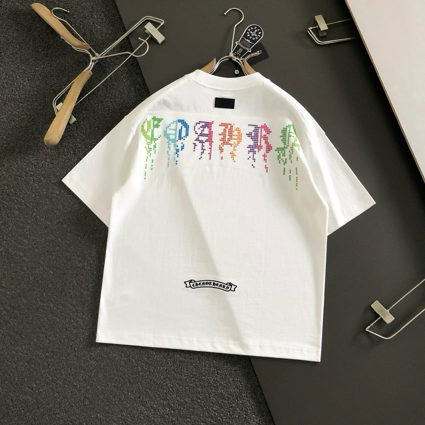 Ch*宽松版型S-Xl25早春最新梵文刺绣前后幅对应logo 融合高工艺重磅短袖，高端品质专柜原单圆领援