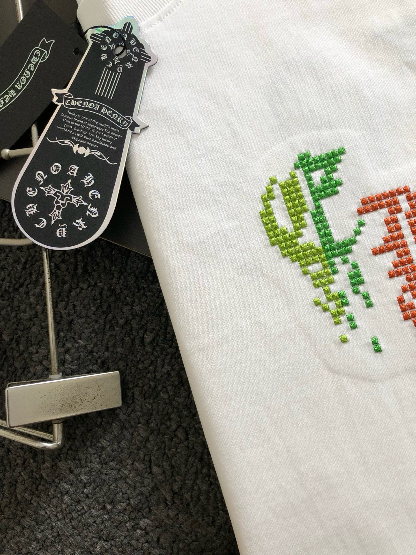 Ch*宽松版型S-Xl25早春最新梵文刺绣前后幅对应logo 融合高工艺重磅短袖，高端品质专柜原单圆领援