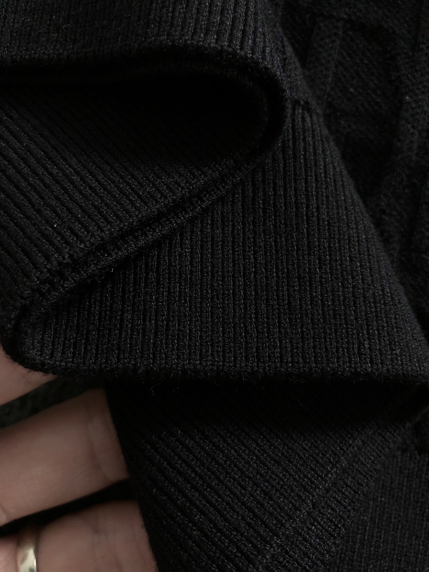 L牌合身版型M-XXXL2025秋冬时尚老花提花百搭羊毛短袖，精致工艺专柜面料，顶级元素融合打造，经典短