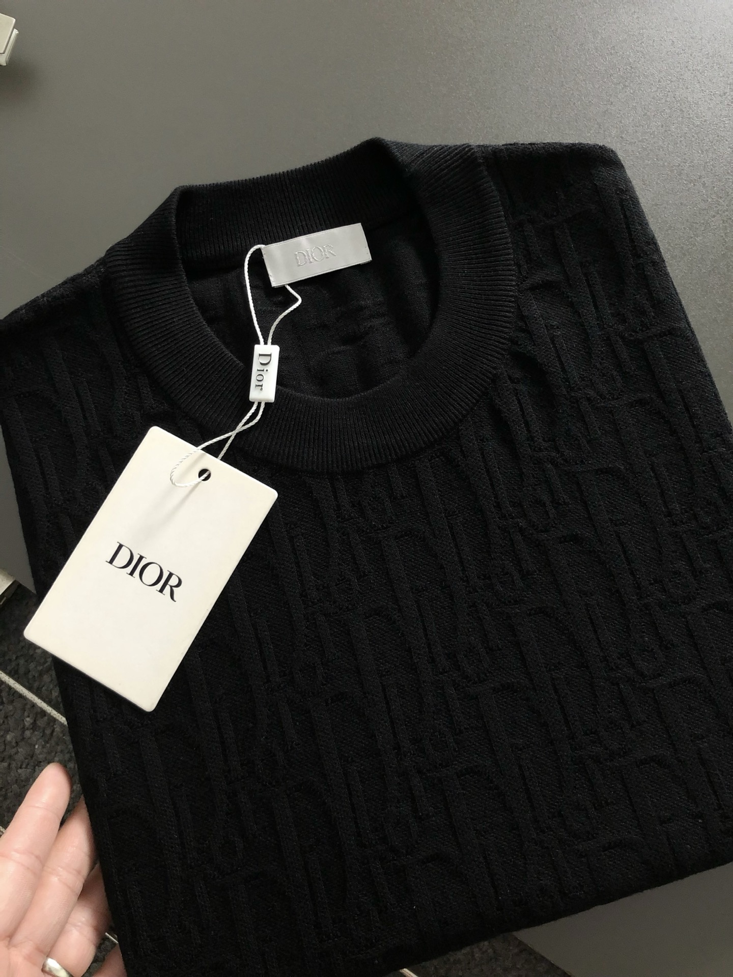 L牌合身版型M-XXXL2025秋冬时尚老花提花百搭羊毛短袖，精致工艺专柜面料，顶级元素融合打造，经典短