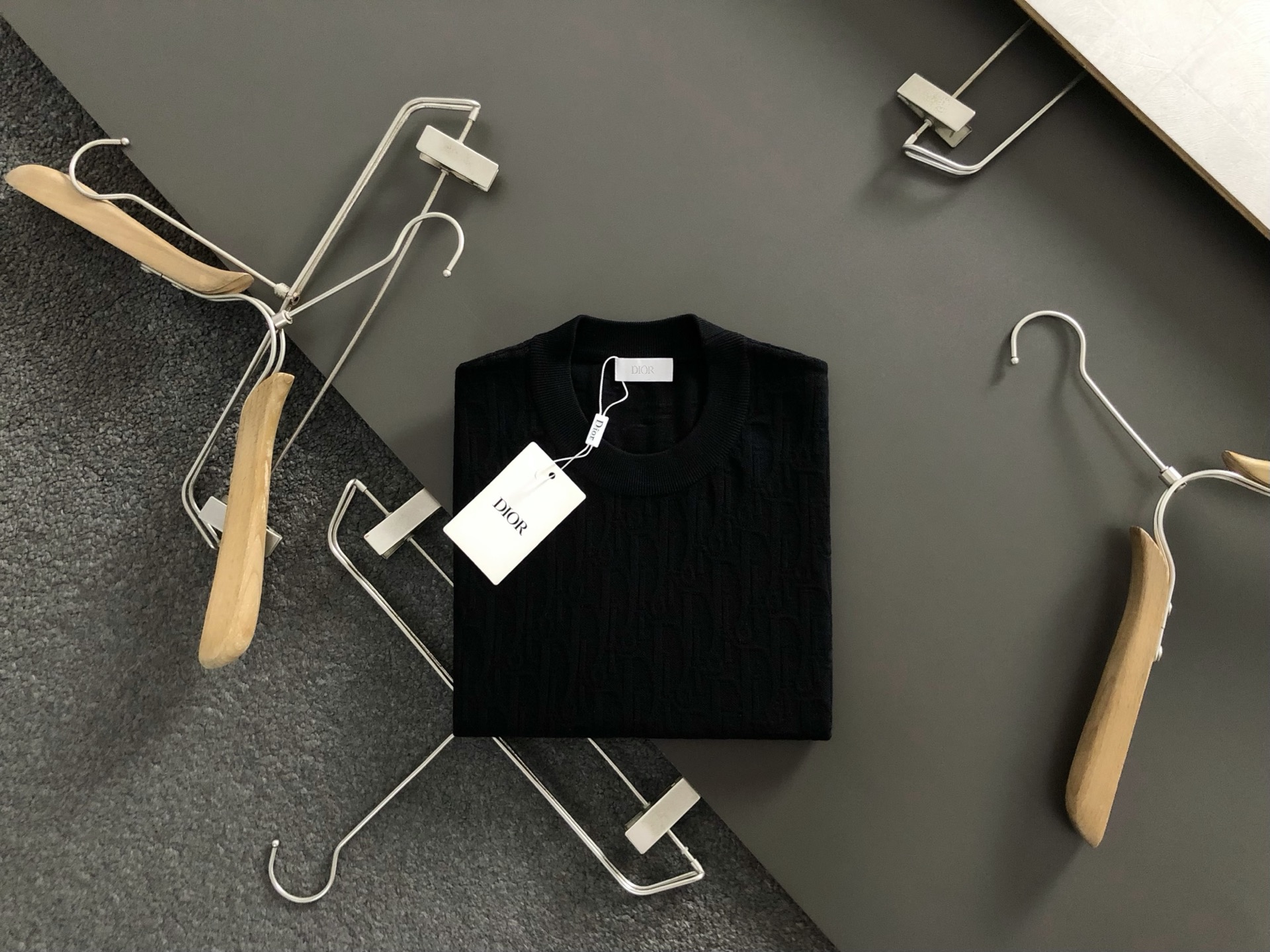 L牌合身版型M-XXXL2025秋冬时尚老花提花百搭羊毛短袖，精致工艺专柜面料，顶级元素融合打造，经典短