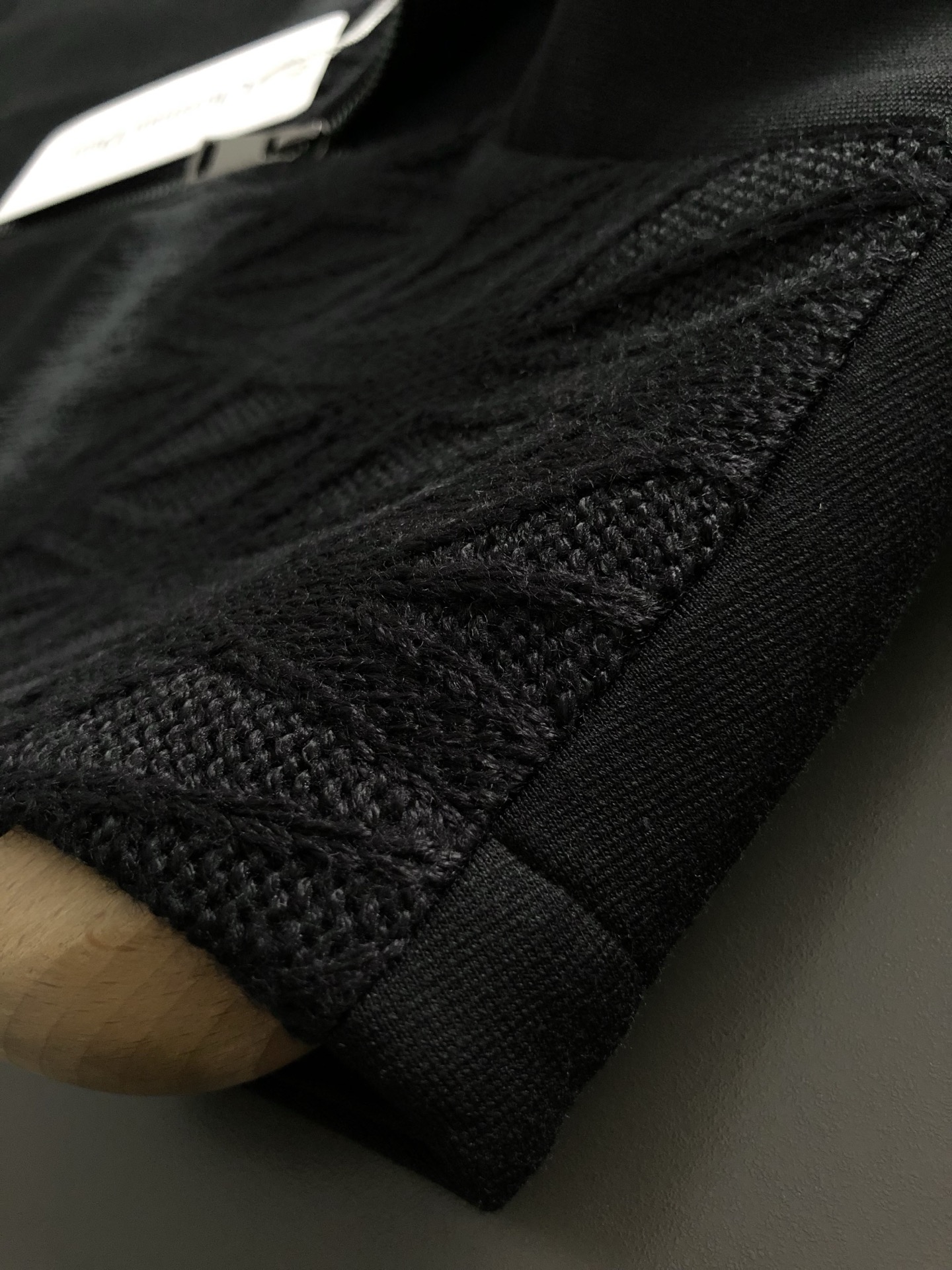 Dir**合身版型M-XXXL25秋冬最顶级线绣字母压花针织拼接立领马甲，顶级工艺针织面料融合金属五金辅