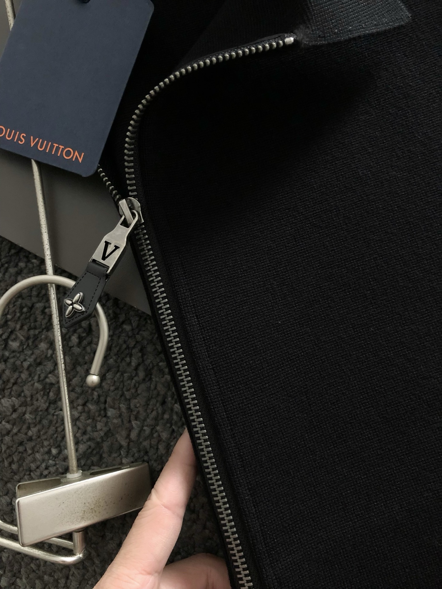 L牌*合身版型M-XXXL2025秋冬纯色百搭真皮拼接金属辅料羊毛外套，精致工艺专柜面料，顶级元素融合打