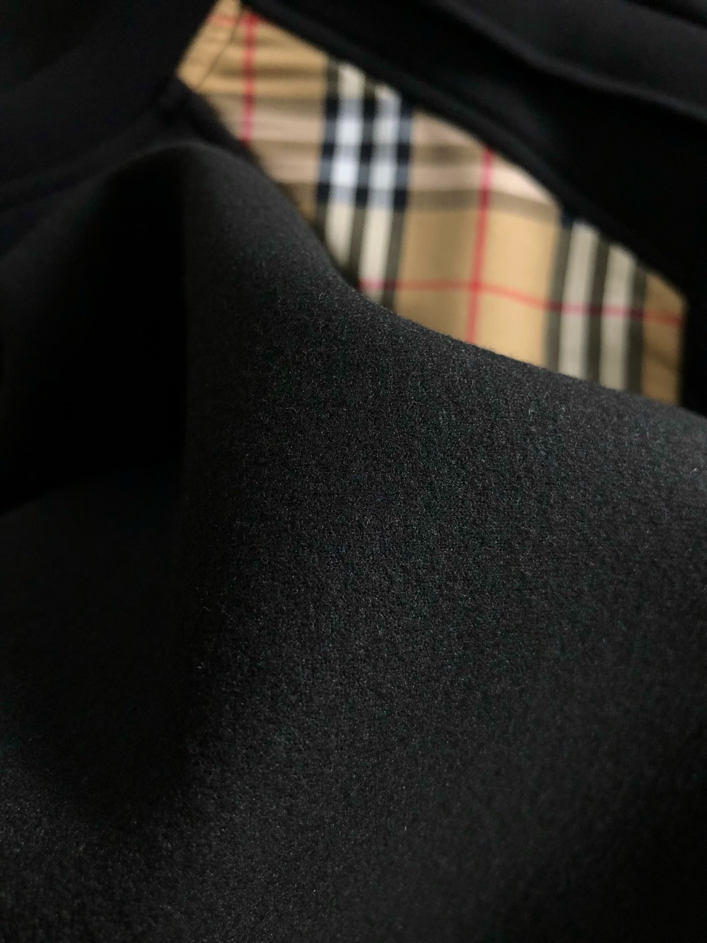 BBR*合身版型M-XXXL2025秋冬云柔系列针织袖格纹融合骑士刺绣内里拉绒时尚百搭圆领卫衣长袖，精致