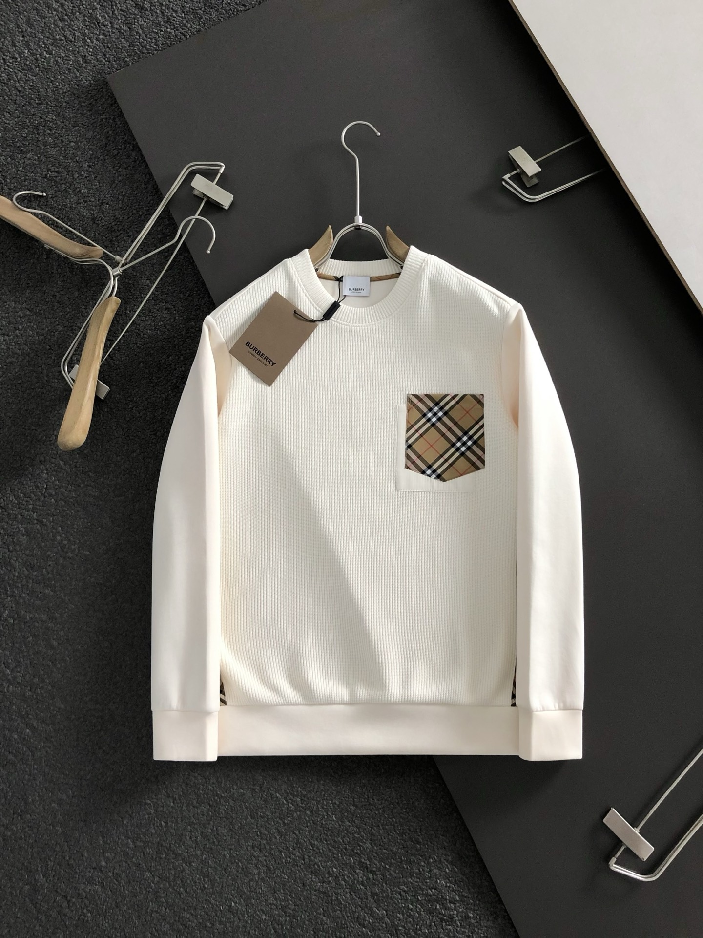 BBR*合身版型M-XXXL2025秋冬云柔系列针格纹口袋融合针织面料金百搭圆领卫衣长袖，精致工艺专柜面