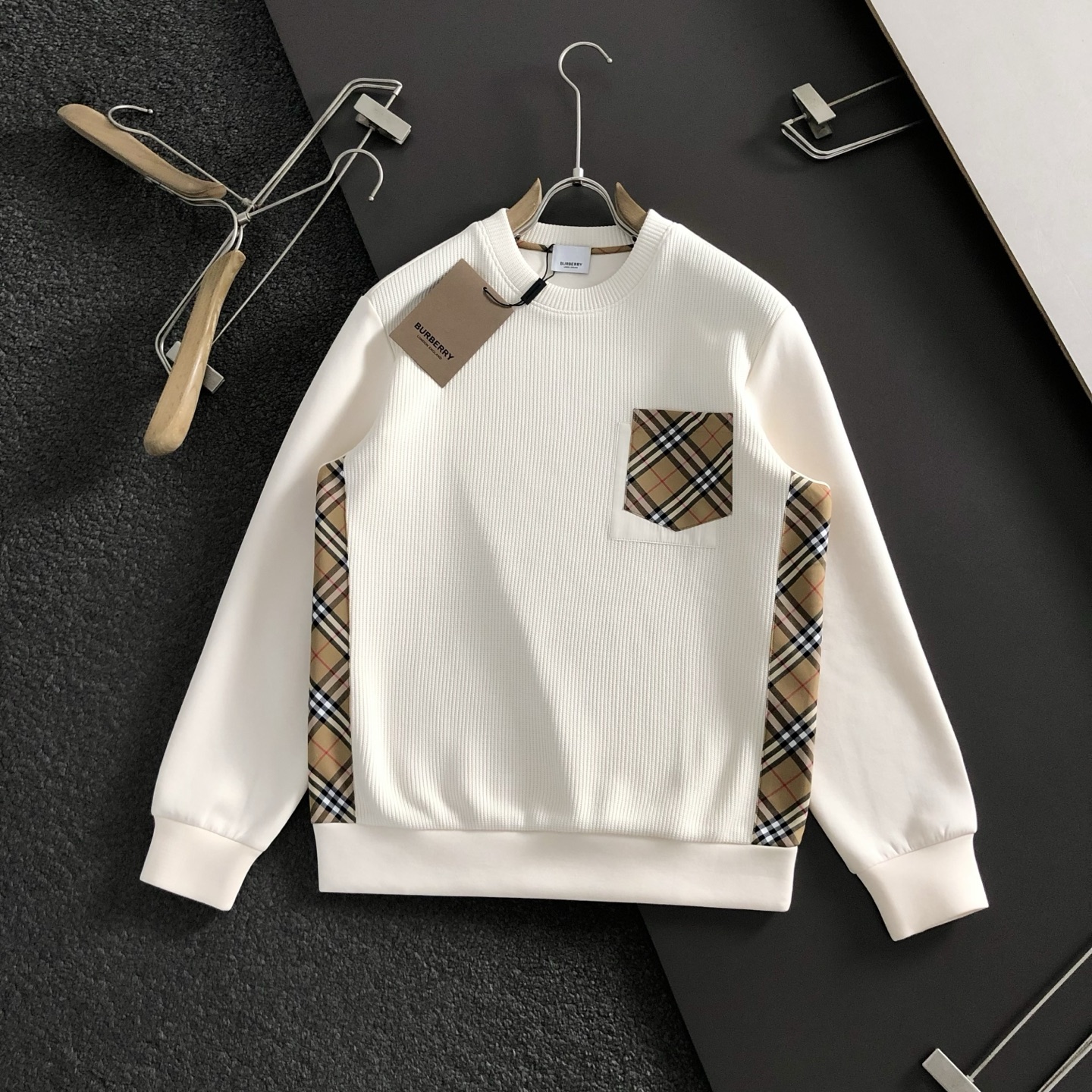 BBR*合身版型M-XXXL2025秋冬云柔系列针格纹口袋融合针织面料金百搭圆领卫衣长袖，精致工艺专柜面