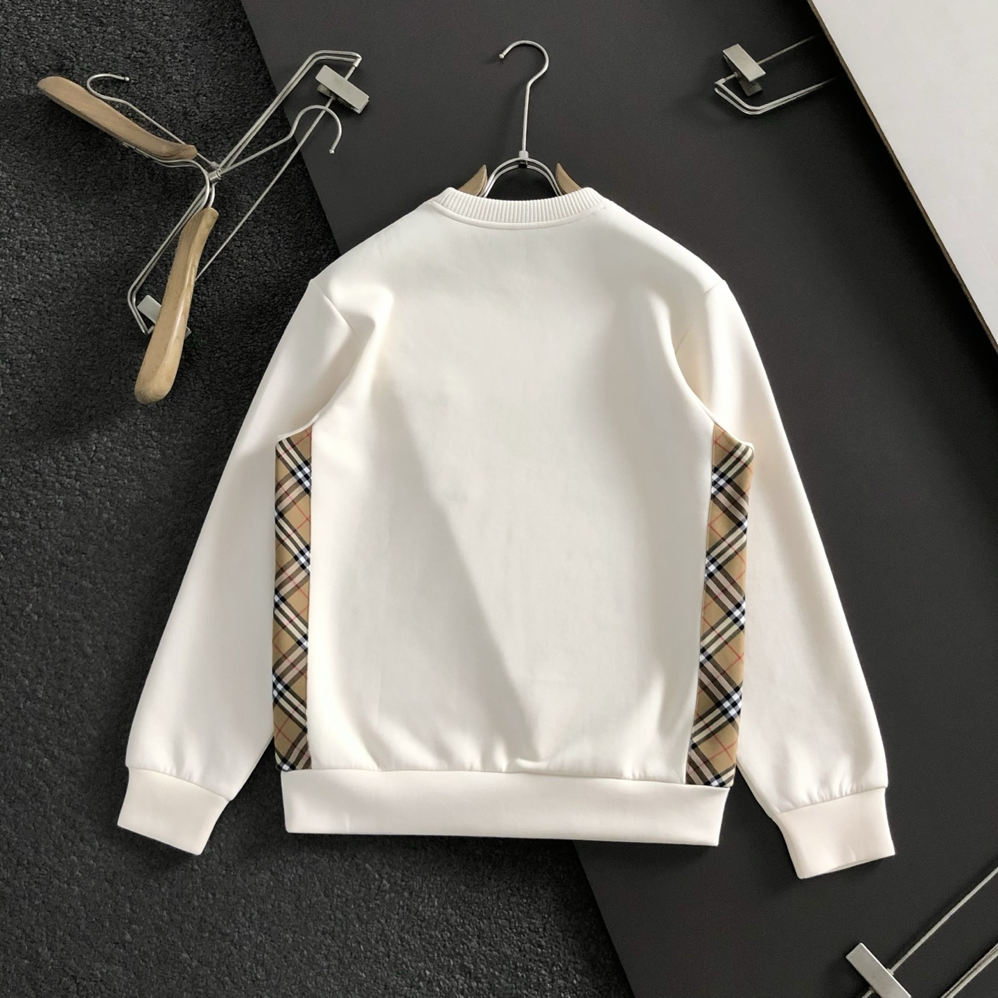 BBR*合身版型M-XXXL2025秋冬云柔系列针格纹口袋融合针织面料金百搭圆领卫衣长袖，精致工艺专柜面