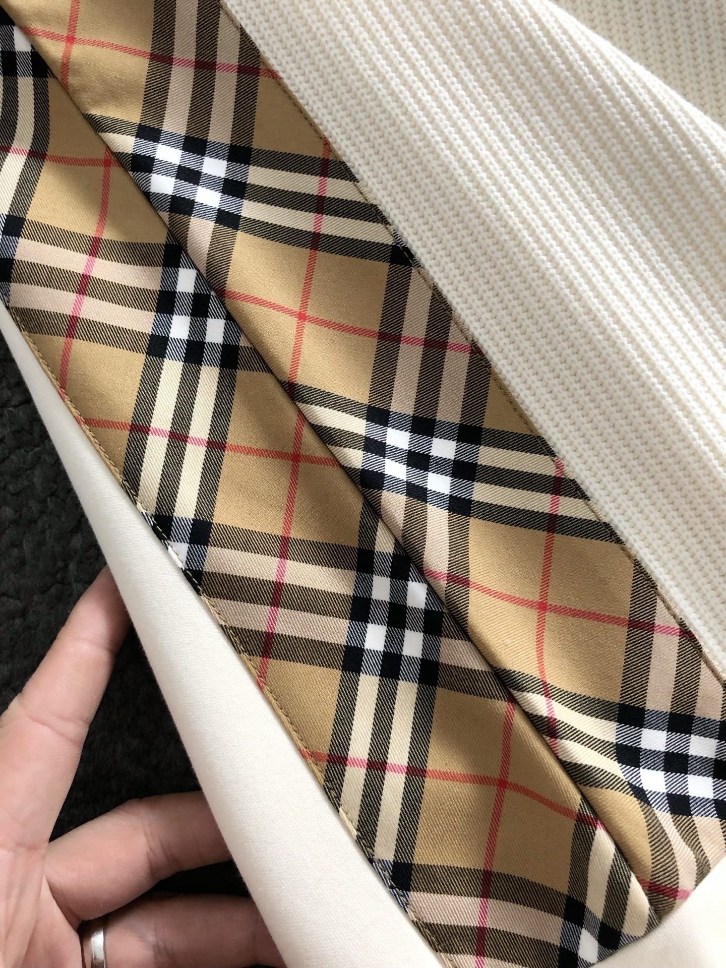 BBR*合身版型M-XXXL2025秋冬云柔系列针格纹口袋融合针织面料金百搭圆领卫衣长袖，精致工艺专柜面