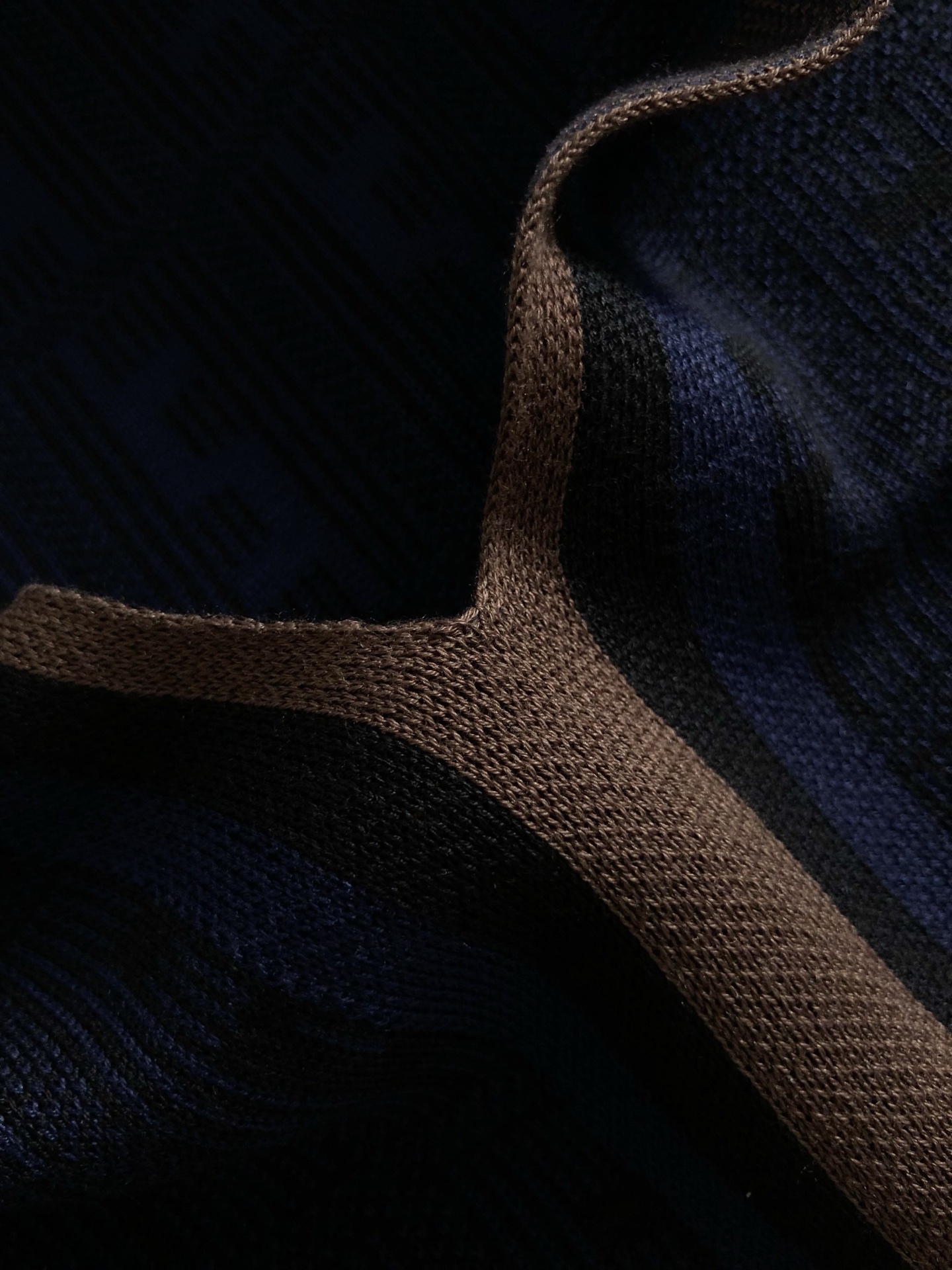 FEND*合身版型M-XXXL2025秋冬老钱风双F提花翻领羊毛短袖，精致工艺专柜面料，顶级元素融合打造