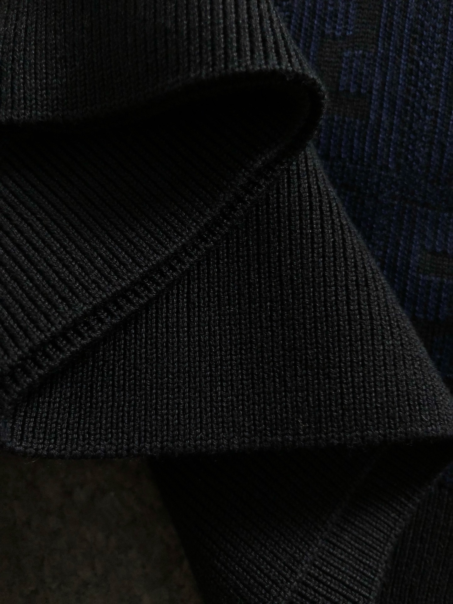 FEND*合身版型M-XXXL2025秋冬老钱风双F提花翻领羊毛短袖，精致工艺专柜面料，顶级元素融合打造