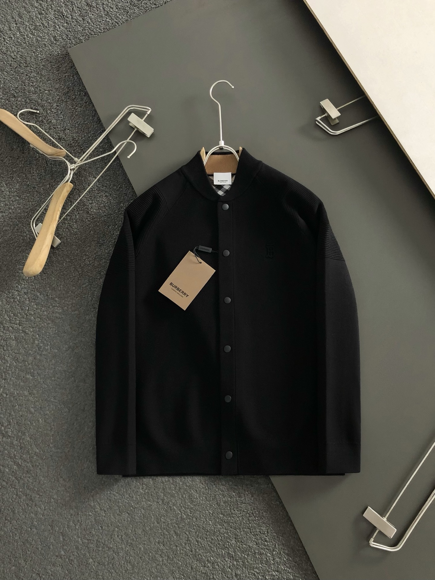 BBR**合身版型M-XXXL2025秋冬格纹美丽字母压花针织羊毛外套，精致工艺专柜面料，顶级元素融合打