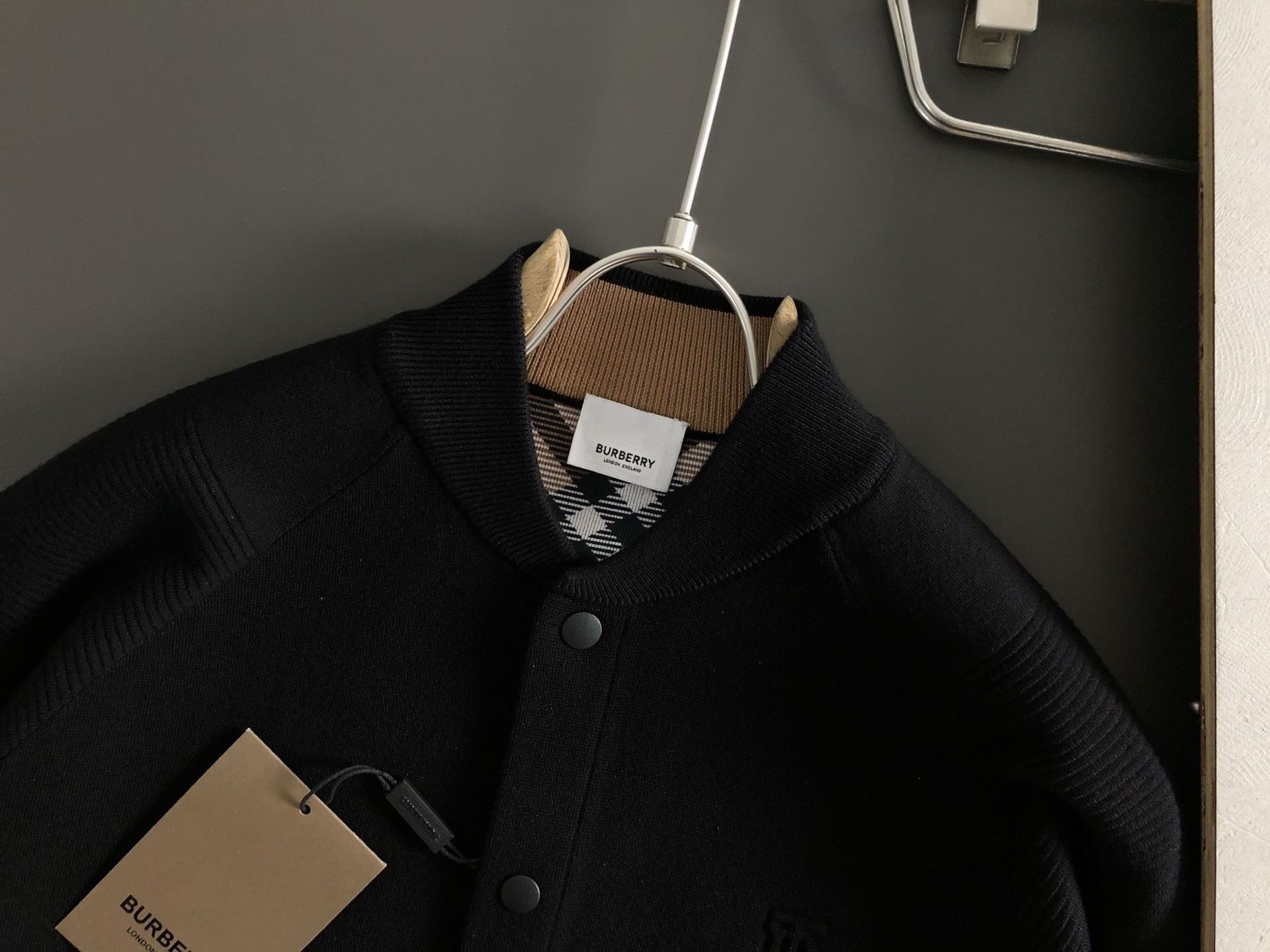 BBR**合身版型M-XXXL2025秋冬格纹美丽字母压花针织羊毛外套，精致工艺专柜面料，顶级元素融合打