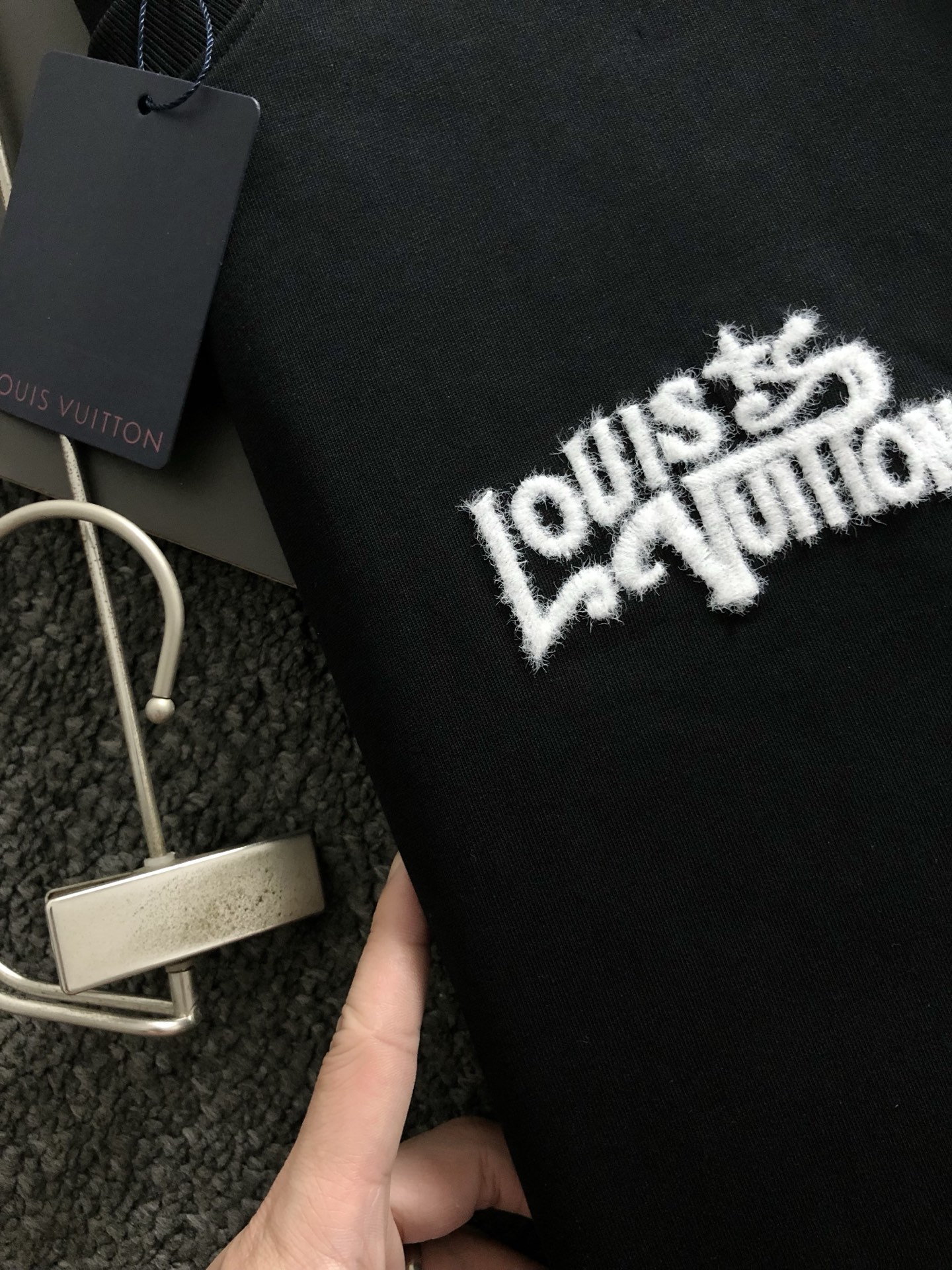 L牌*合身版型S-Xl25春夏顶级毛绒刺绣潮牌短袖，精致工艺专柜面料，顶级元素融合打造，3标齐全，潮男时