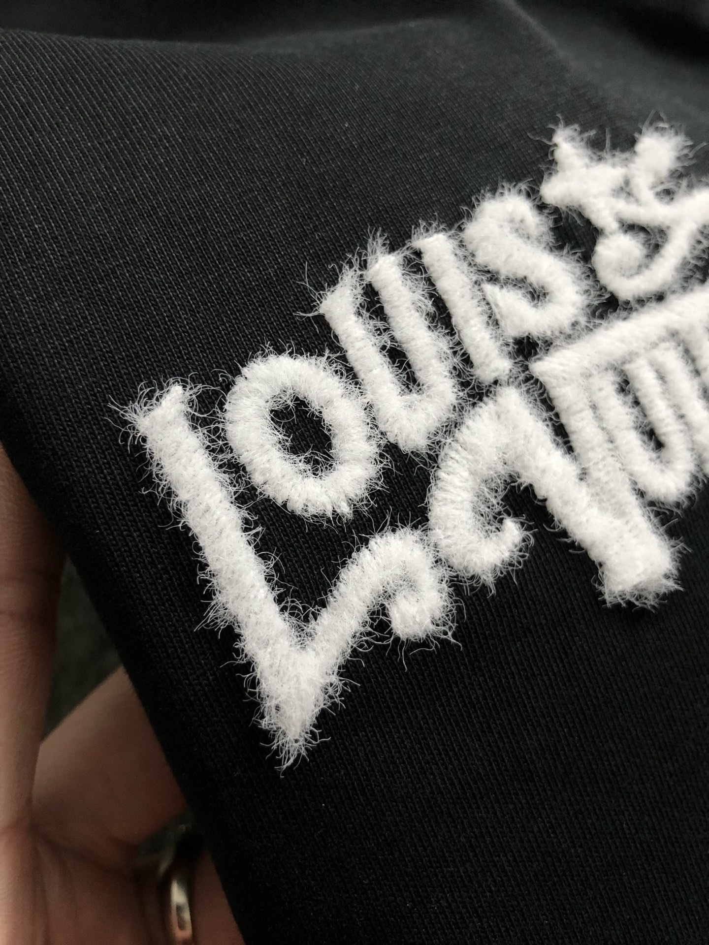 L牌*合身版型S-Xl25春夏顶级毛绒刺绣潮牌短袖，精致工艺专柜面料，顶级元素融合打造，3标齐全，潮男时