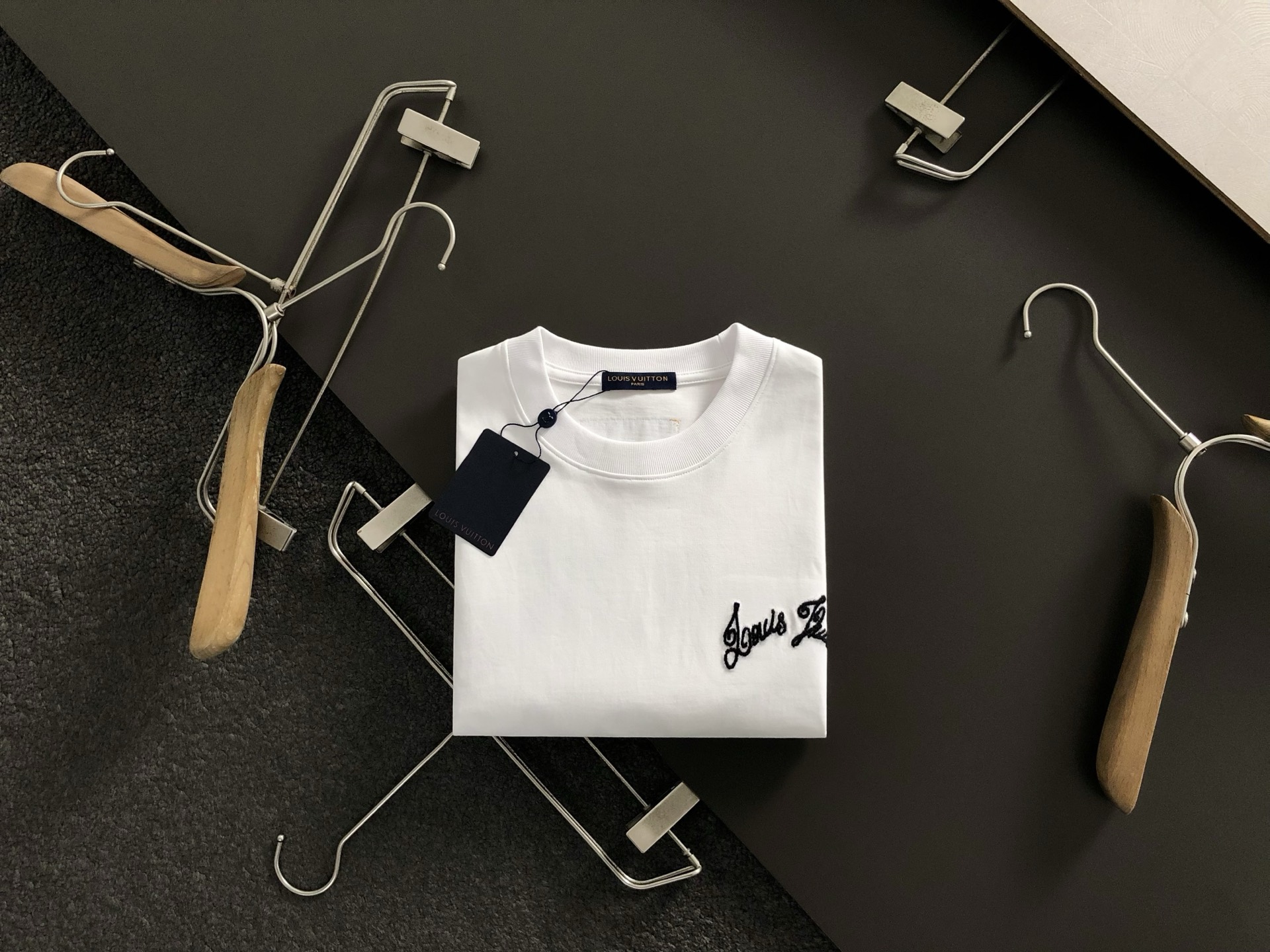 L牌*合身版型S-Xl25春夏顶级毛绒刺绣潮牌短袖，精致工艺专柜面料，顶级元素融合打造，3标齐全，潮男时