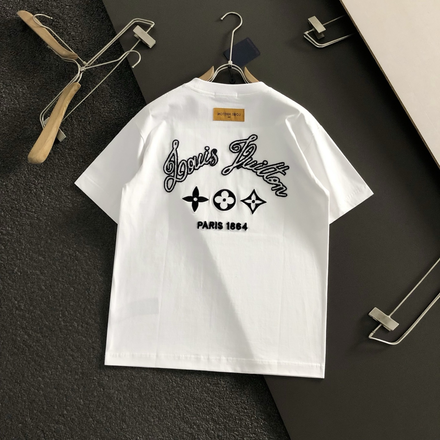 L牌*合身版型S-Xl25春夏顶级毛绒刺绣潮牌短袖，精致工艺专柜面料，顶级元素融合打造，3标齐全，潮男时