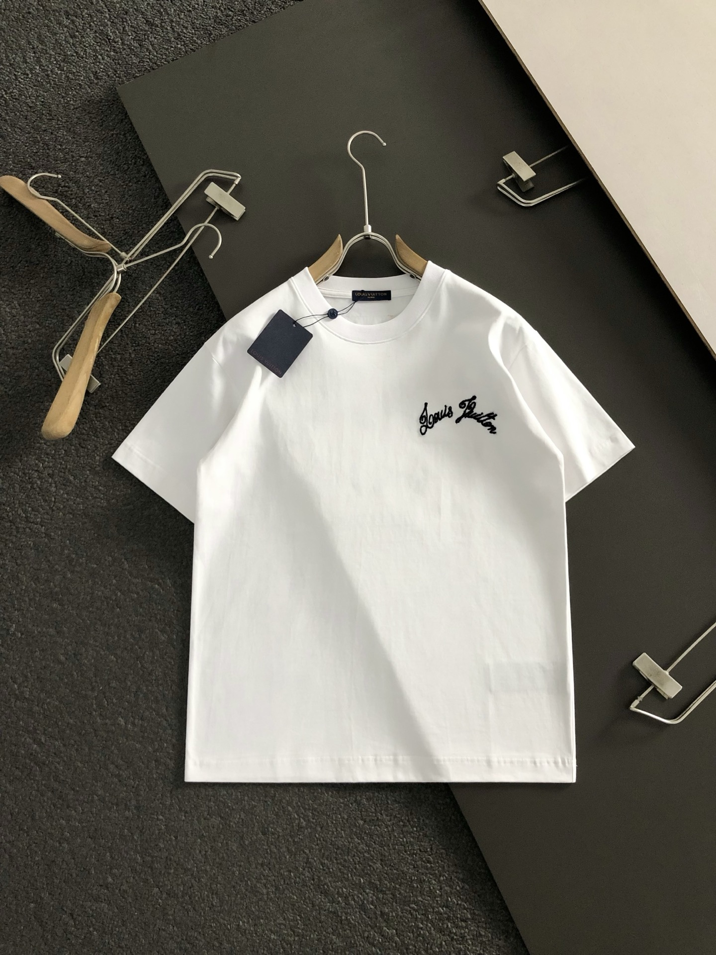 L牌*合身版型S-Xl25春夏顶级毛绒刺绣潮牌短袖，精致工艺专柜面料，顶级元素融合打造，3标齐全，潮男时