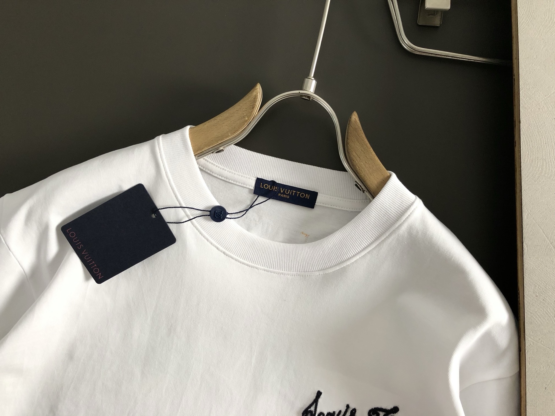 L牌*合身版型S-Xl25春夏顶级毛绒刺绣潮牌短袖，精致工艺专柜面料，顶级元素融合打造，3标齐全，潮男时