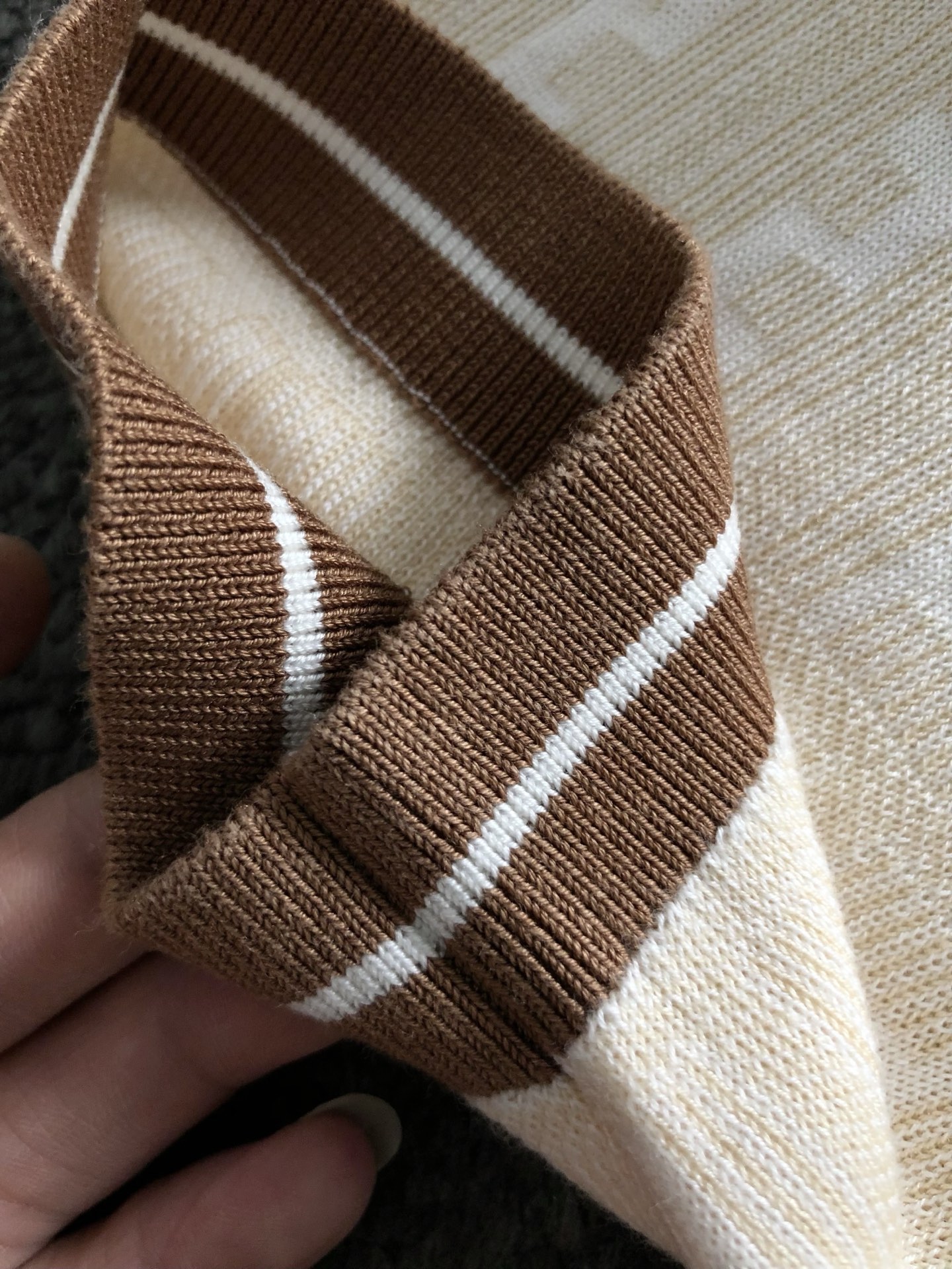 FEND(米色)合身版型M-XXXL2025秋冬老钱风双F提花翻领羊毛短袖，精致工艺专柜面料，顶级元素融