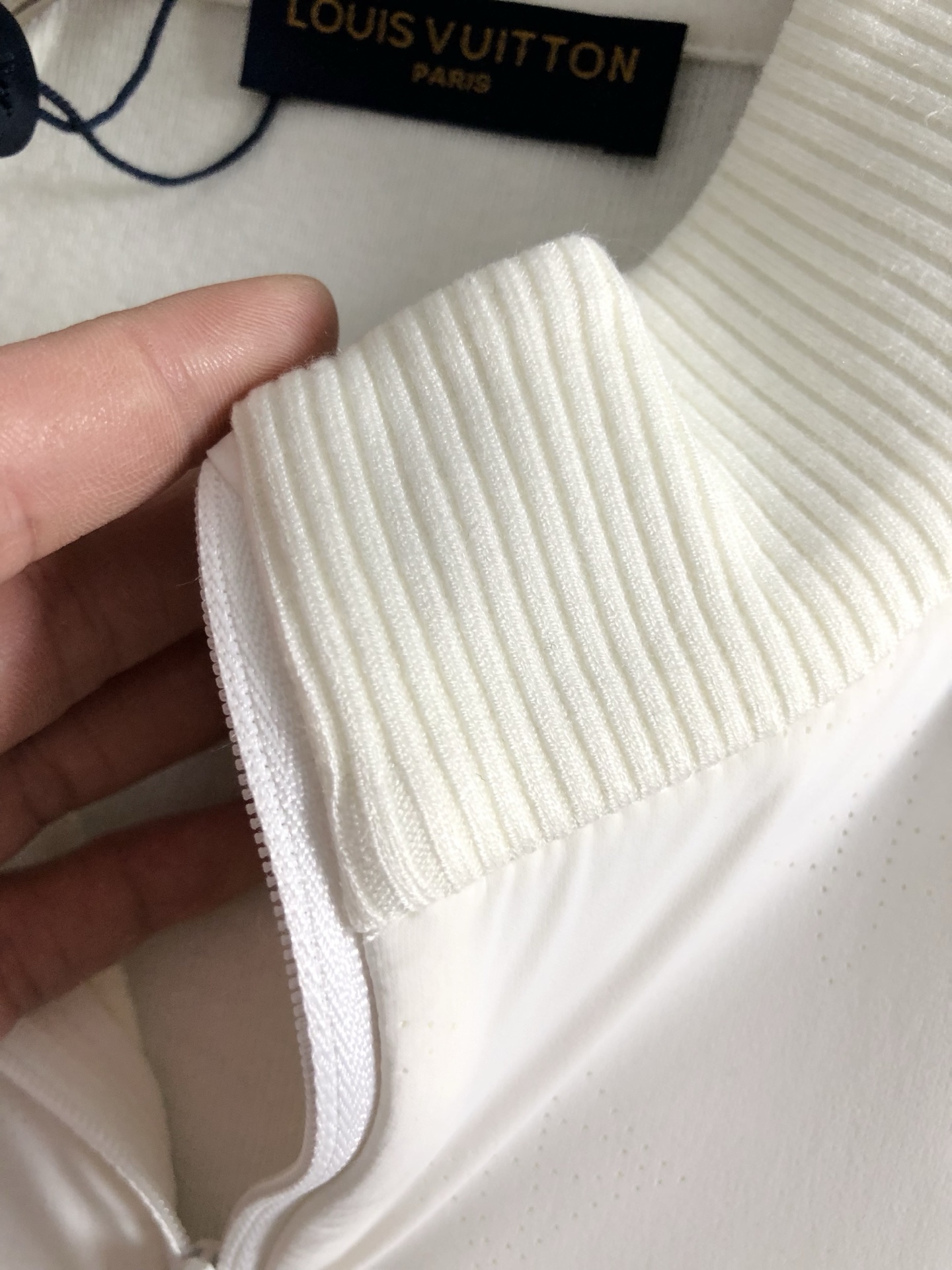 L牌*合身版型M-XXXL2025秋冬老花提花双层翻领拉链羊毛短袖，精致工艺专柜面料，顶级元素融合打造，