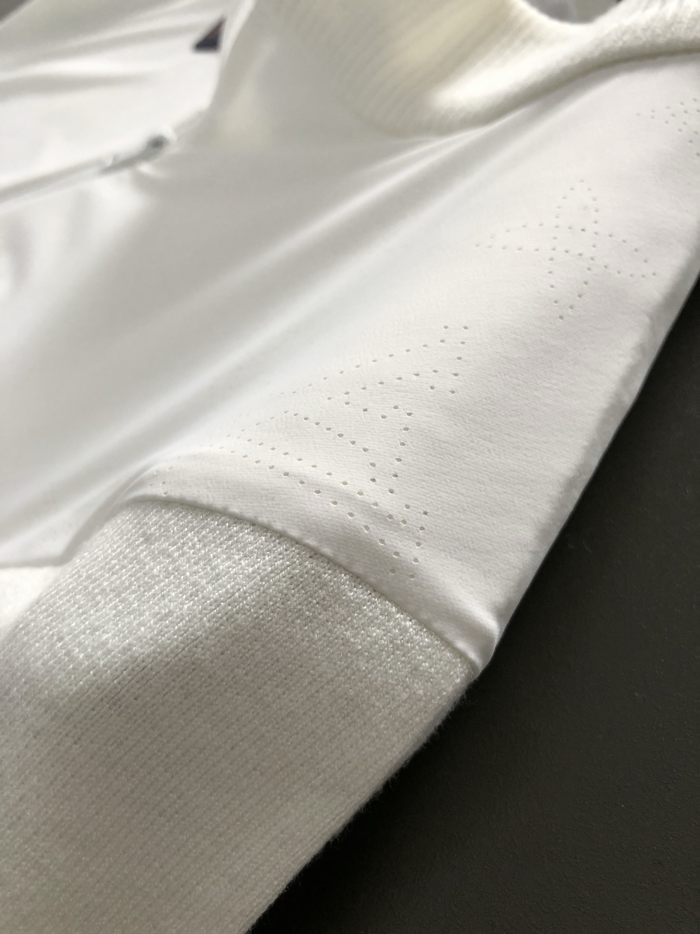 L牌*合身版型M-XXXL2025秋冬老花提花双层翻领拉链羊毛短袖，精致工艺专柜面料，顶级元素融合打造，