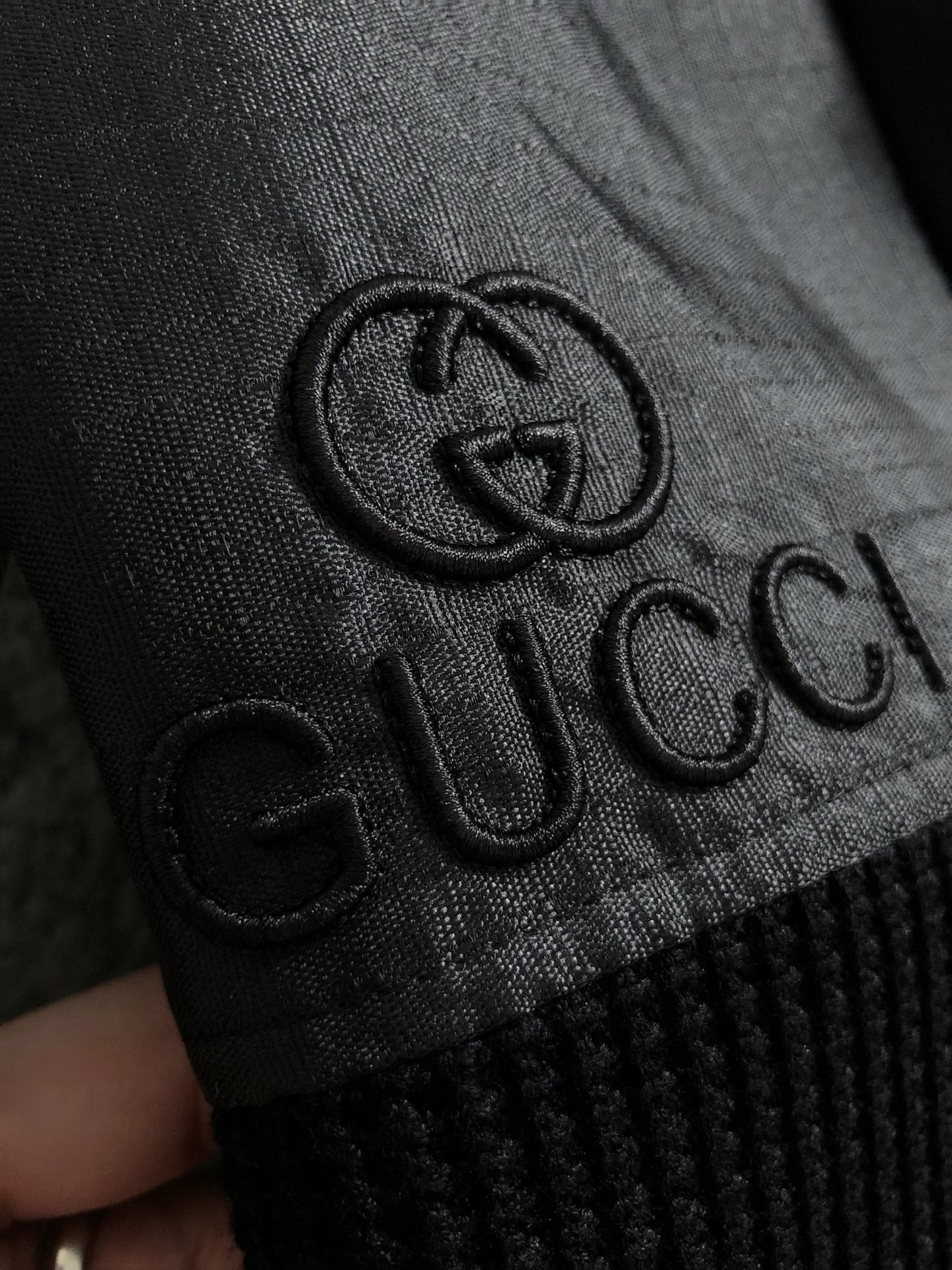 Gucc*合身版型M-XXXL2025秋冬字母刺绣拼接款针织羊毛外套，精致工艺专柜面料，顶级元素融合打造