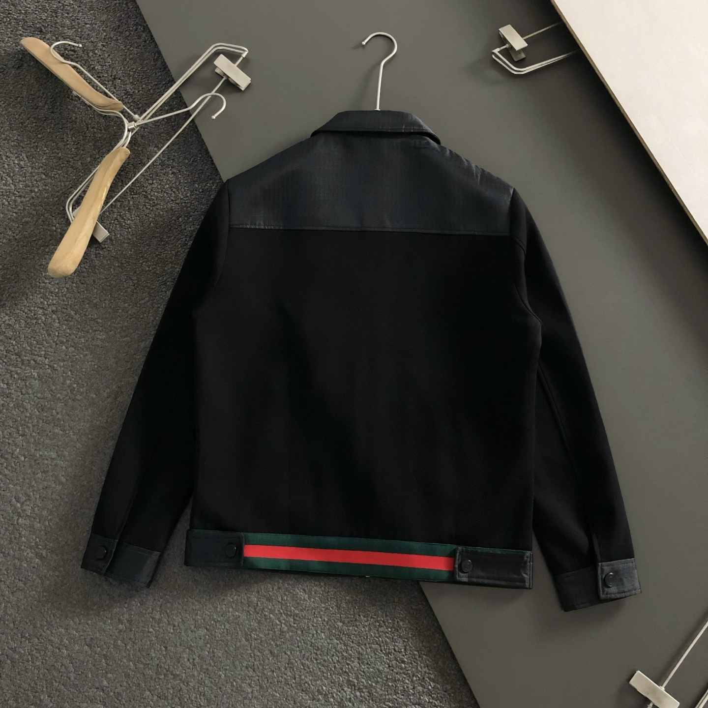 Gucc*合身版型M-XXXL2025秋冬字母刺绣拼接款针织羊毛外套，精致工艺专柜面料，顶级元素融合打造