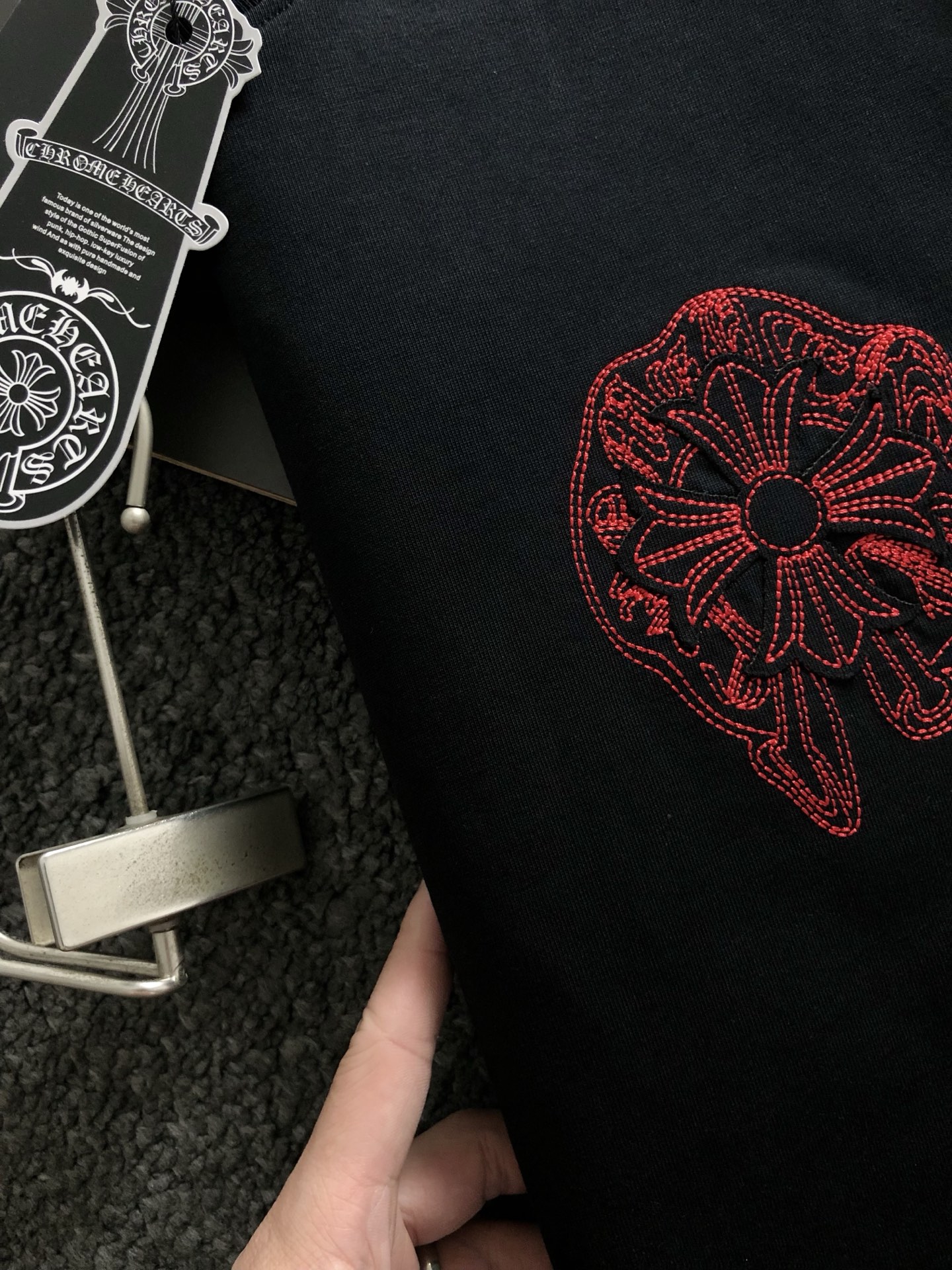 Ch*合身版型S-Xl25早春最新重工十字梵文刺绣前后幅对应logo 融合高工艺重磅短袖，高端品质专柜原