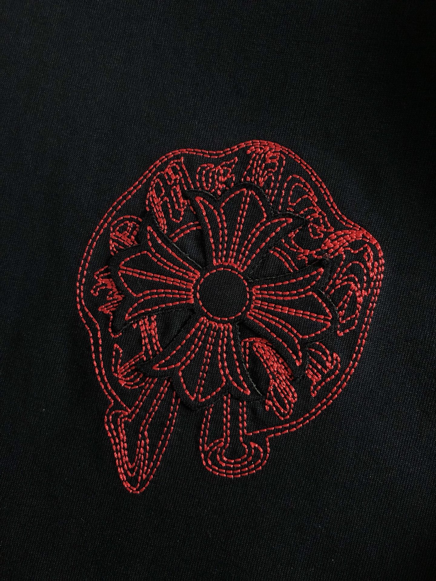 Ch*合身版型S-Xl25早春最新重工十字梵文刺绣前后幅对应logo 融合高工艺重磅短袖，高端品质专柜原