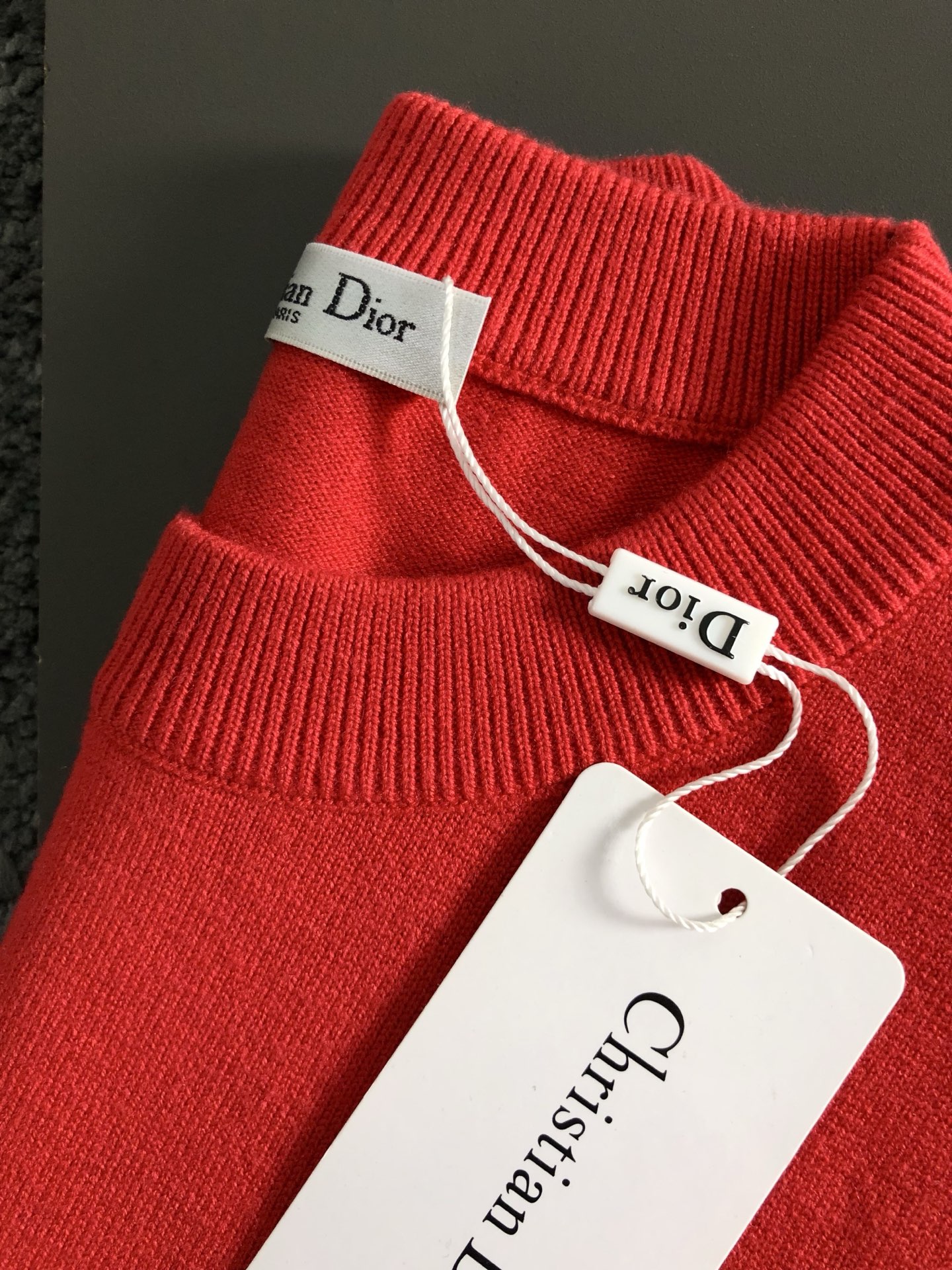 Dir*合身版型M-XXXL2024秋冬红色新款扎染渐变蛇年卡通提花圆领针织羊毛衫，精致工艺专柜面料，顶