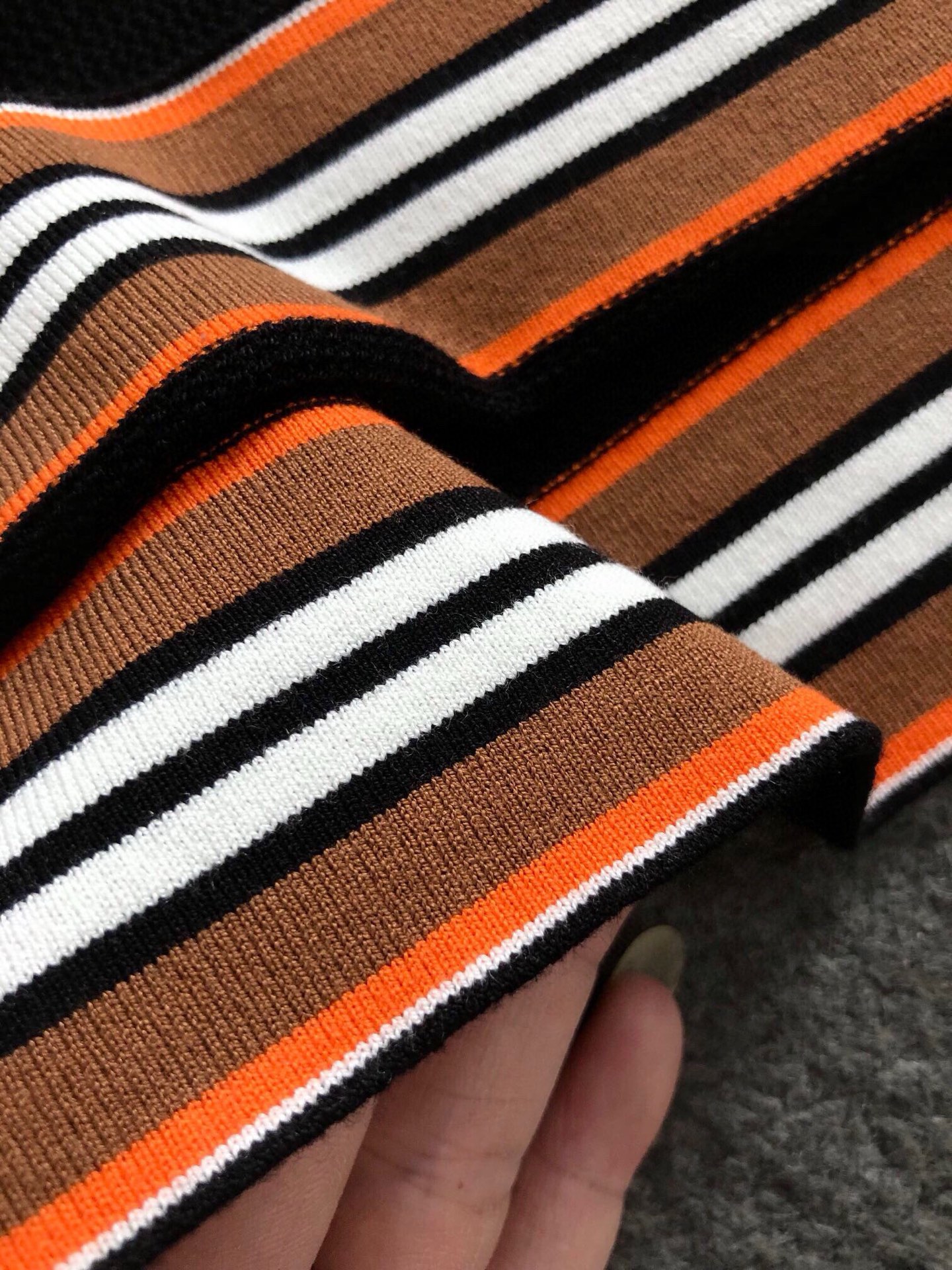 BBR*修身版型M-XXXL2025秋冬新款简约百搭款格纹织带骑士提花融合羊毛圆领短袖，精致工艺专柜面料